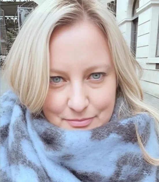 headshot - kat b.jpg