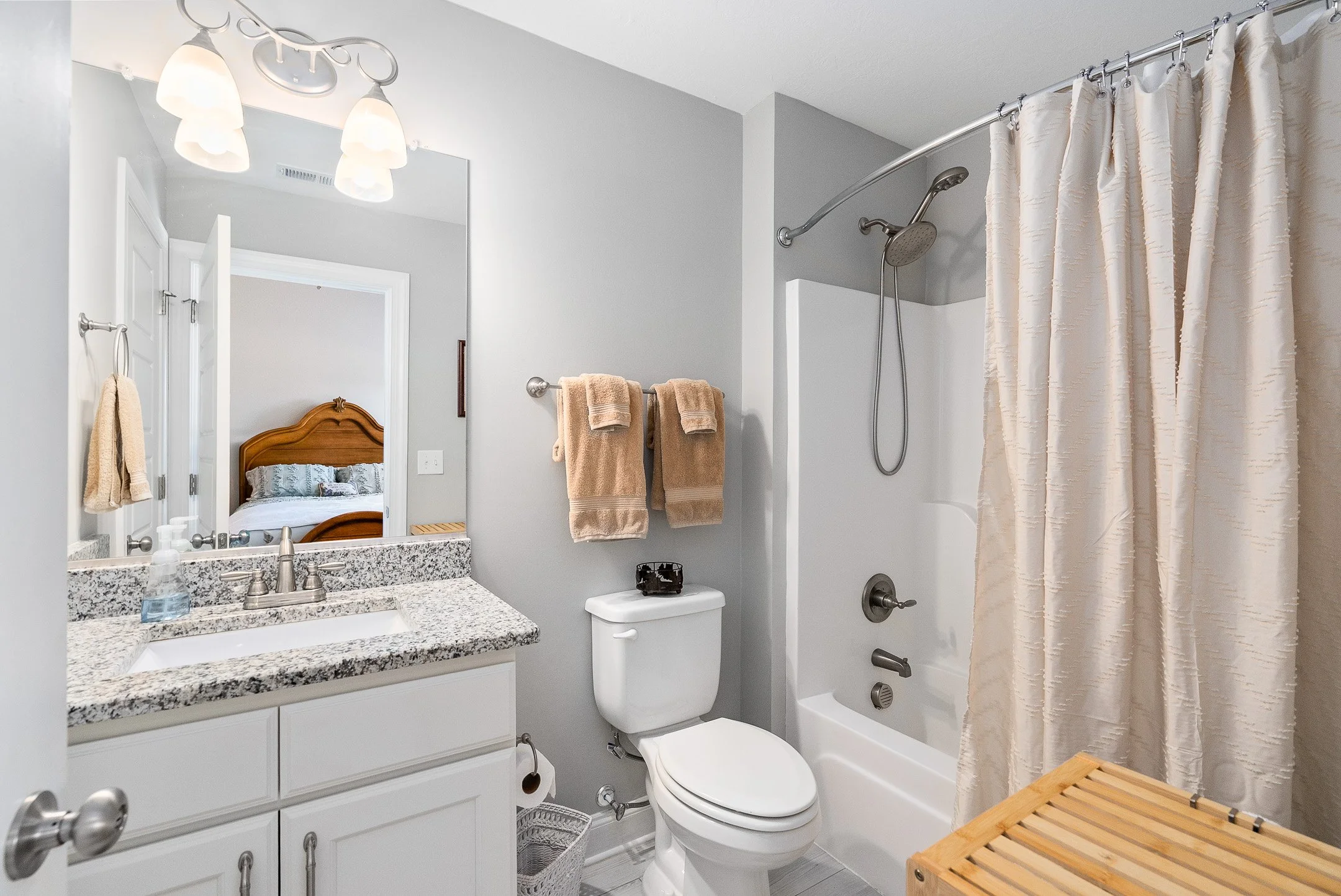 ©MeghannPadgett_229RivernorthDr-57.jpg