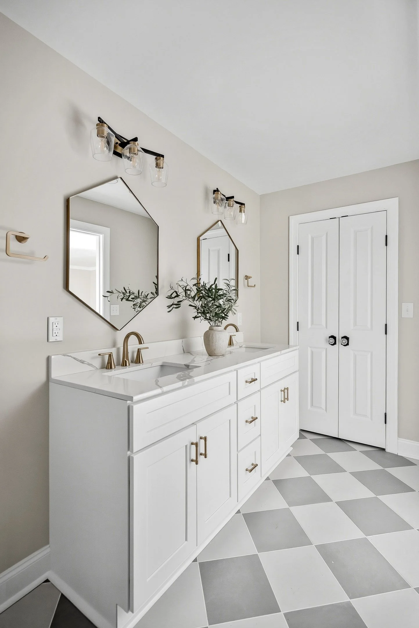 ©MeghannPadgett_302BarnardAveSE-37.jpg