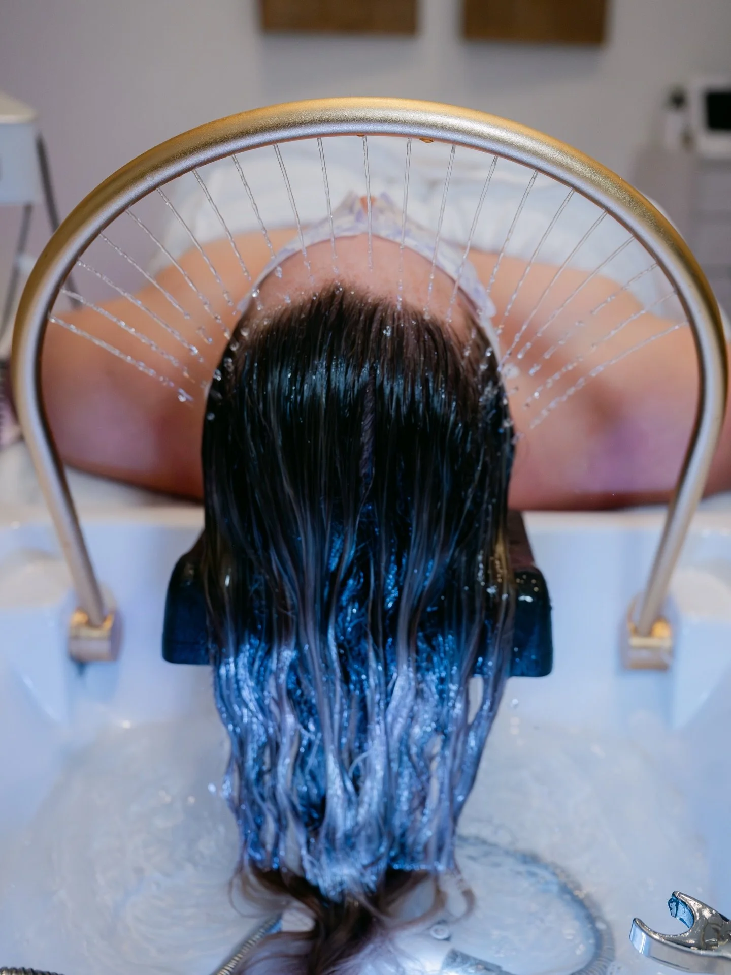 What is a Head Spa? ✨

Think of it like a facial&hellip; but for your scalp. A head spa is designed to deeply cleanse, detox, and refresh your scalp while delivering an incredibly relaxing experience. It helps remove buildup, balance your scalp&rsquo