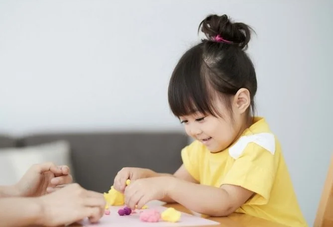 5 Ways to Replace Screen Time with Bible Stories 