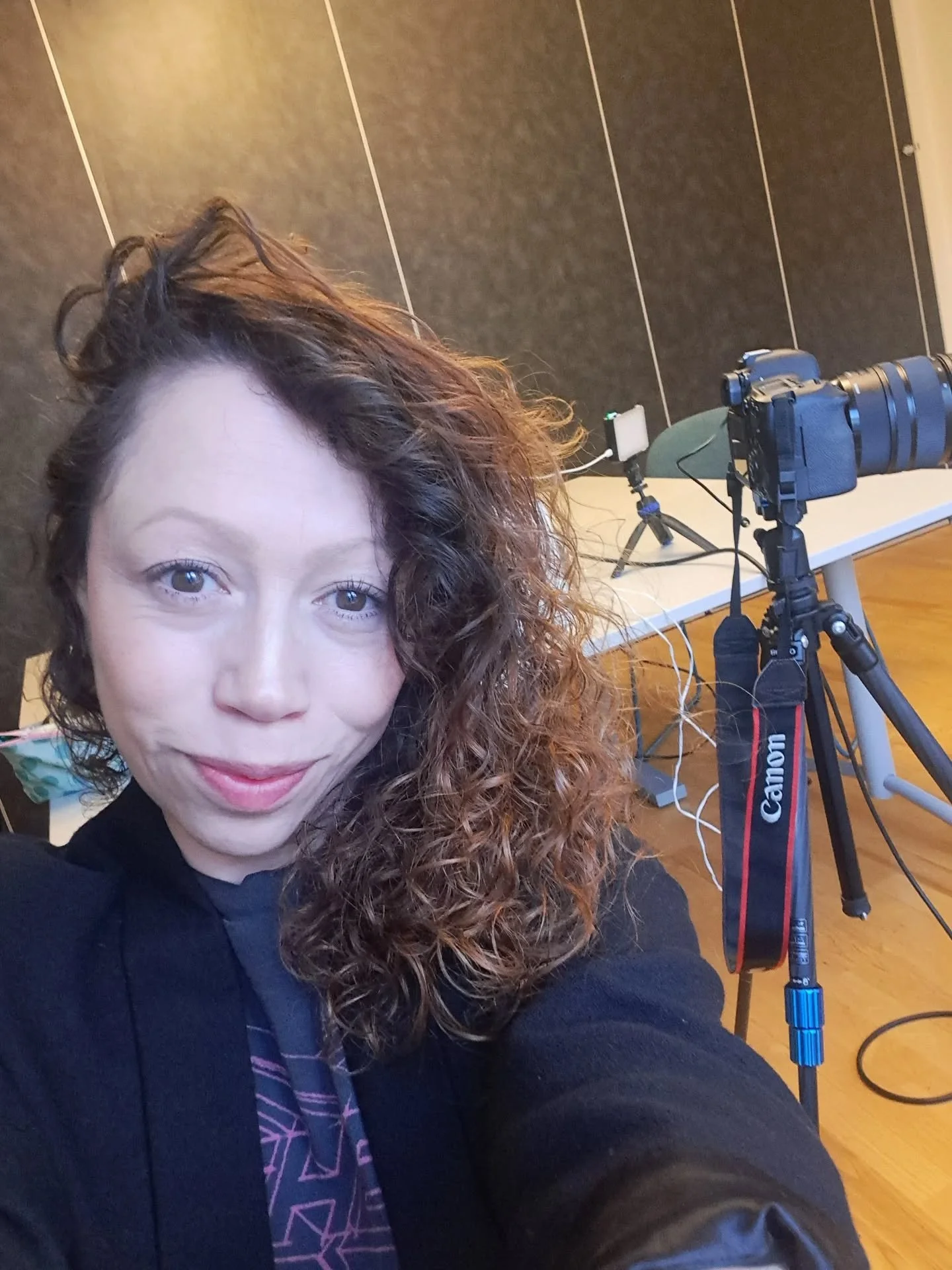 Klart i Trondheim for intervju med fantastisk forfatter og sterk kvinne #mariamrasouli. Om kvinner Afganistan, gjennom sin egen historie. 

Og ja! Lite radiostasjon her i Trondheim, er jo helt fantastisk og et privilegium &aring; bli kjent med s&arin