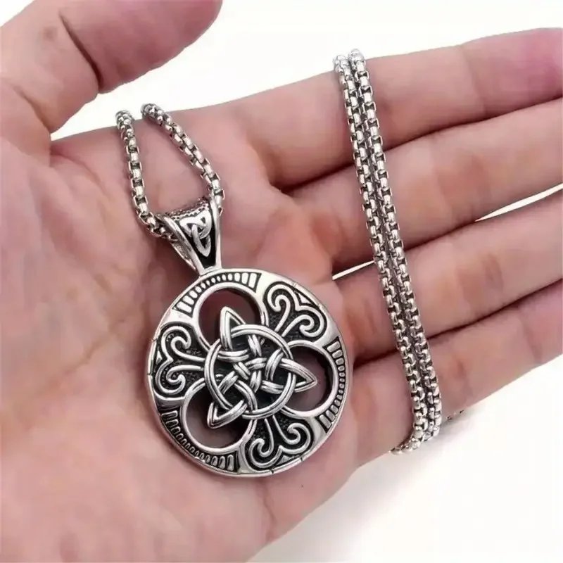 Irish One Heart Knot Pendant Necklace.1.webp