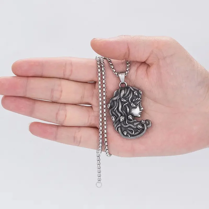 Medusa Necklace. 0.jpg
