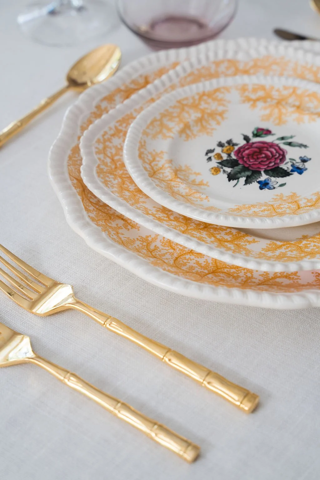 StudioProper-Diningroom-Table-Setting-Detail.jpg