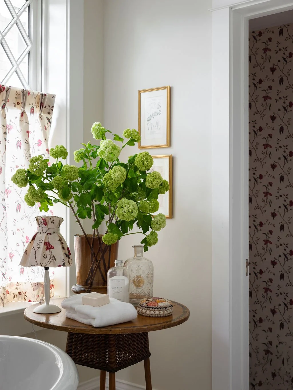 StudioProper-Primary-Bathroom-Bathtub-and-Table-Detail.jpg