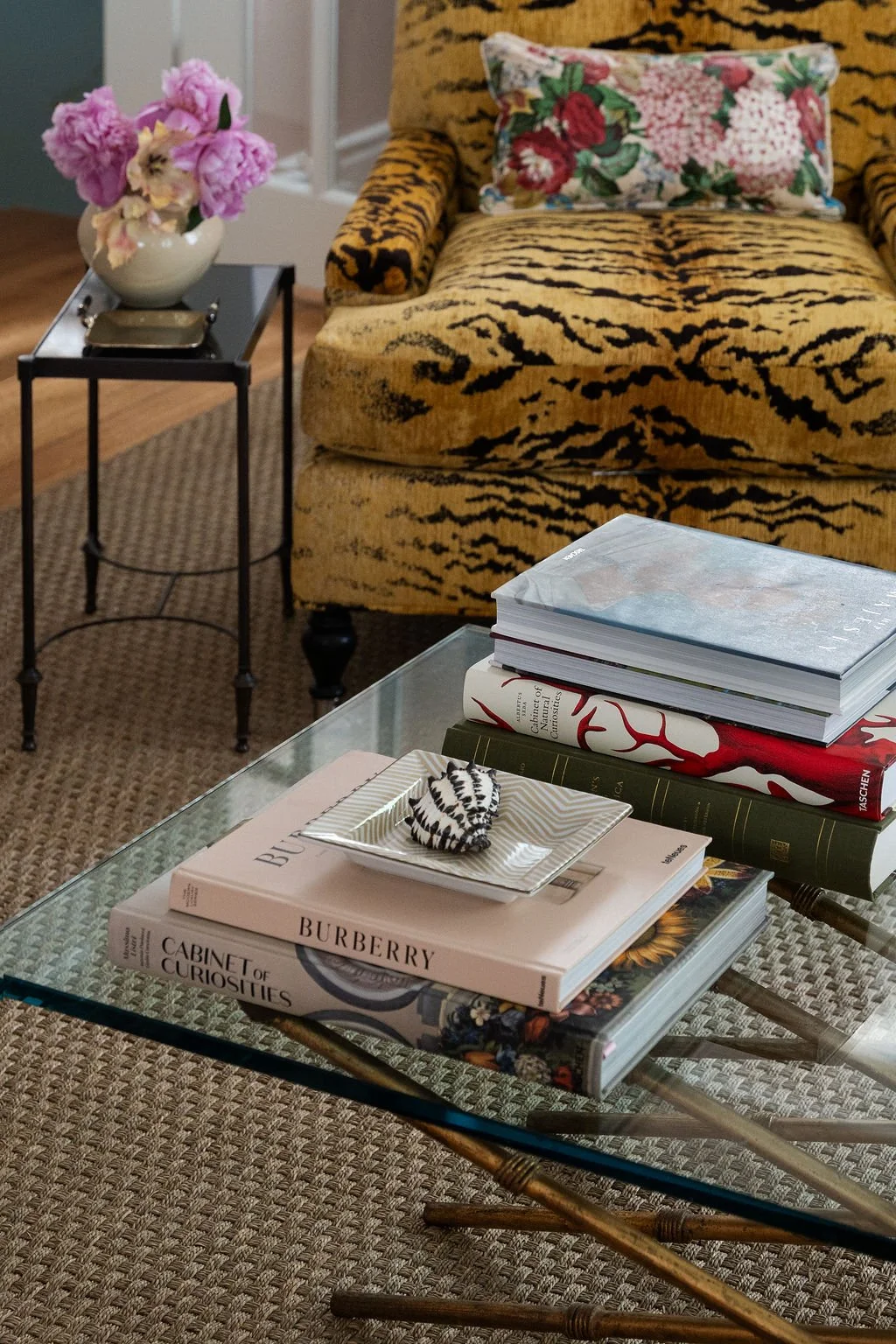 StudioProper-Livingroom-Coffee-Table-Detail.jpg