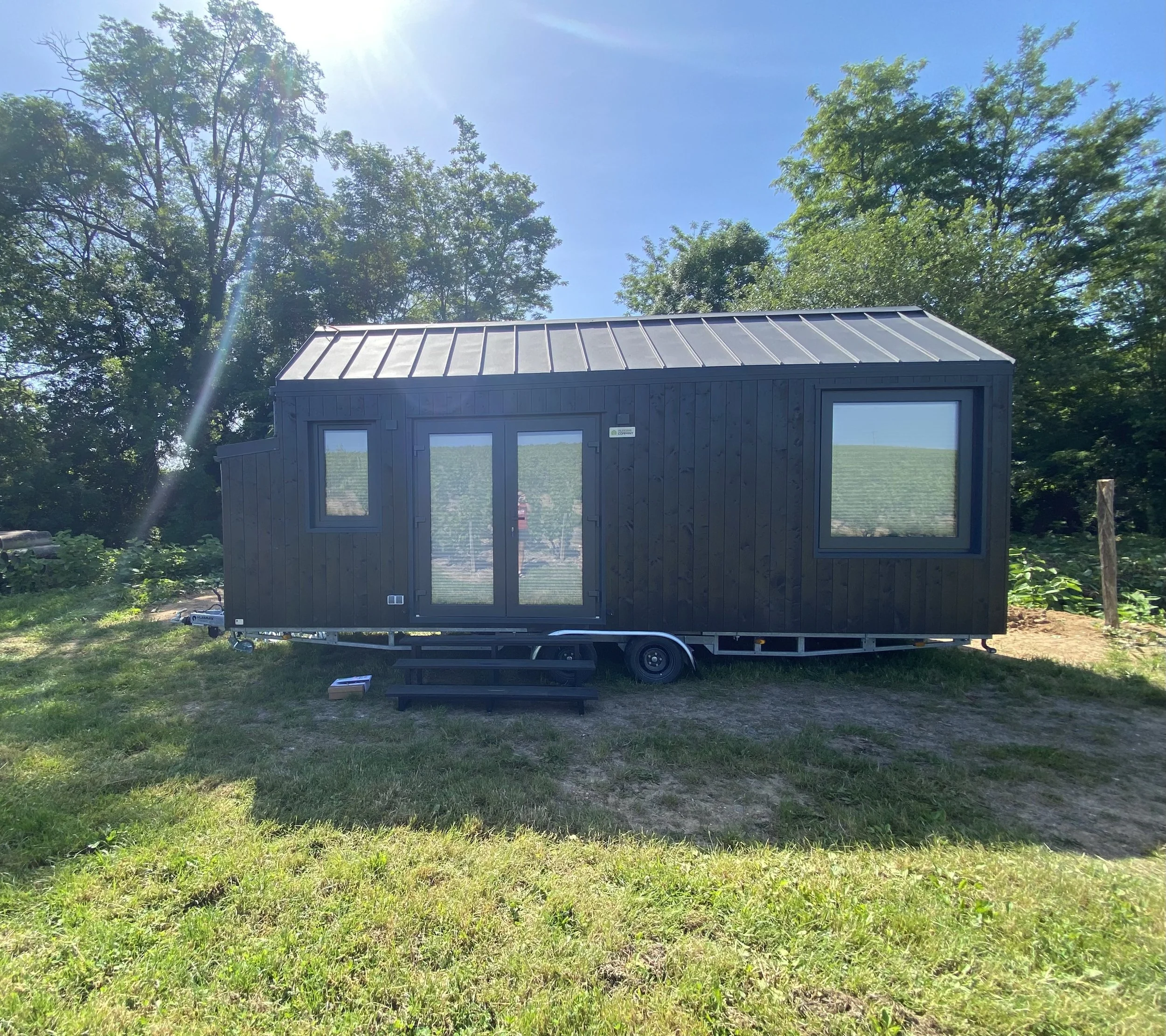 “ Un décor de rêve”: une tiny house s’installe au coeur des vignes
