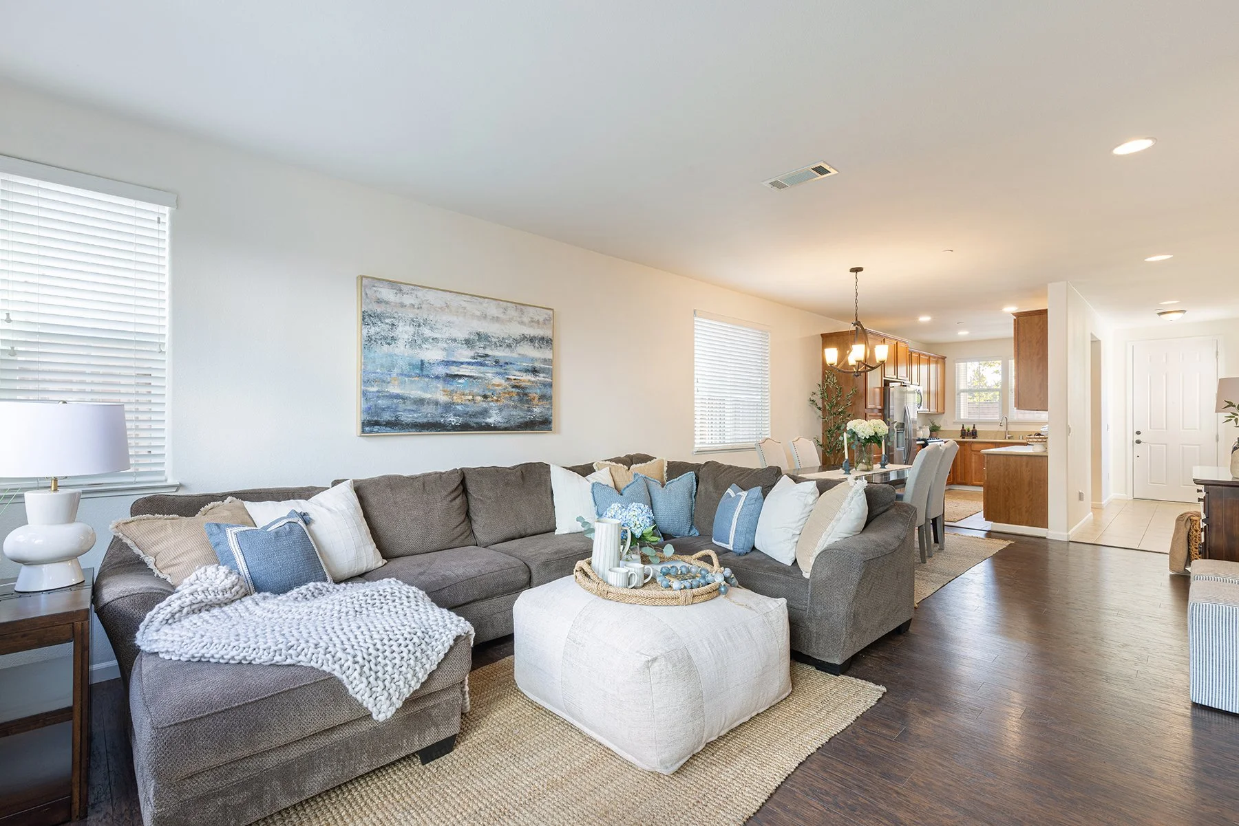 0300 Living Room-002.jpg