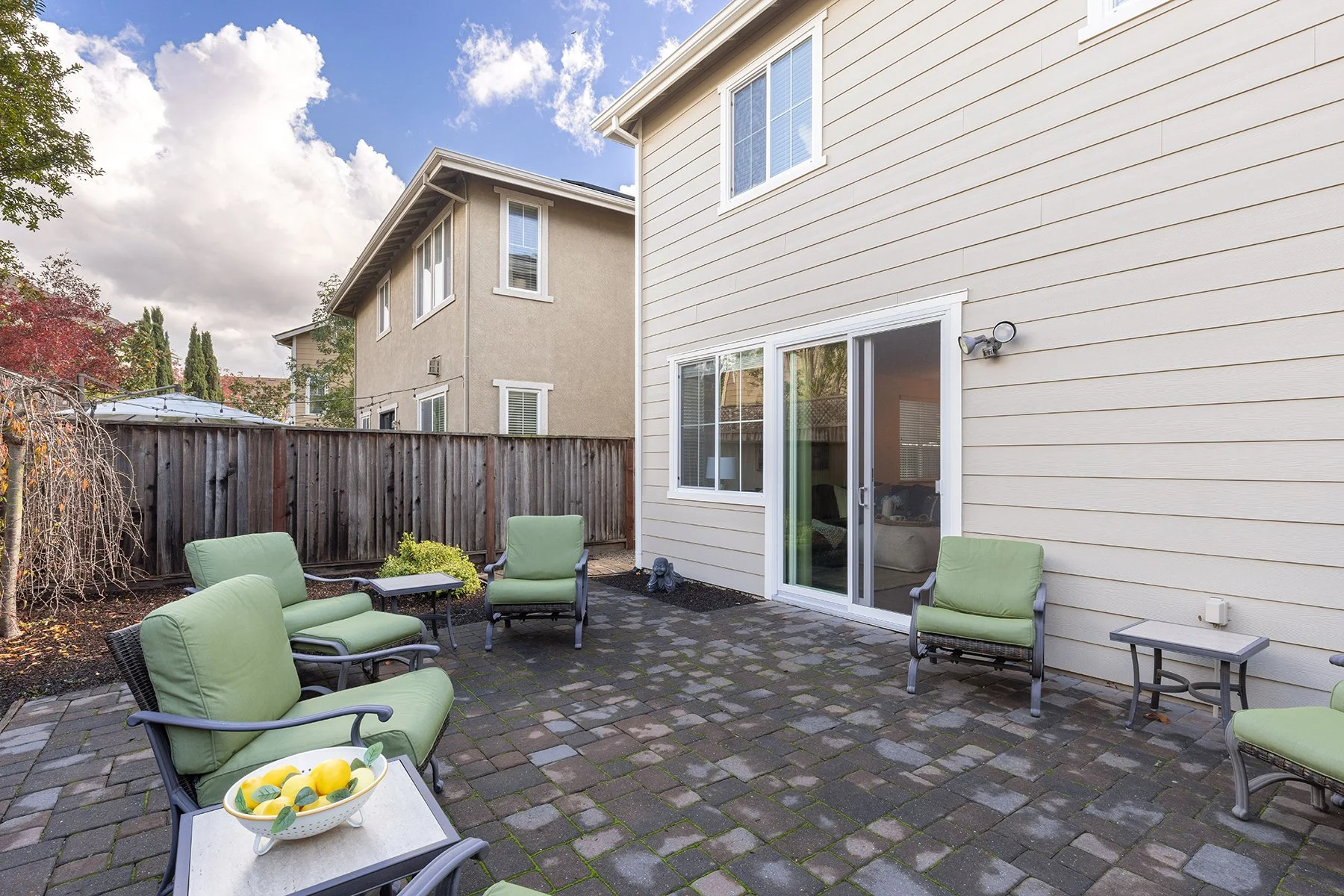 1500 Back Exterior-003.jpg