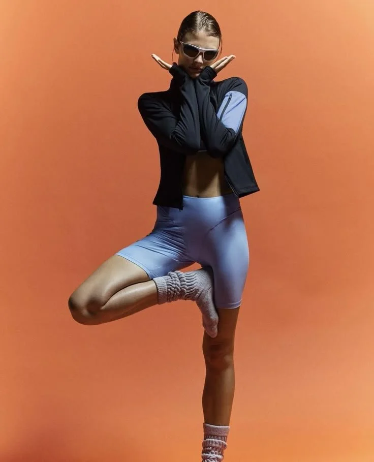 Mujer deportista en azul