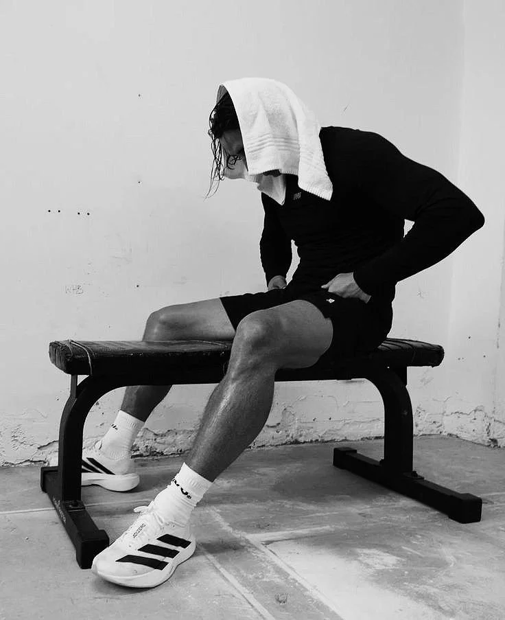 un homme qui fait du sport