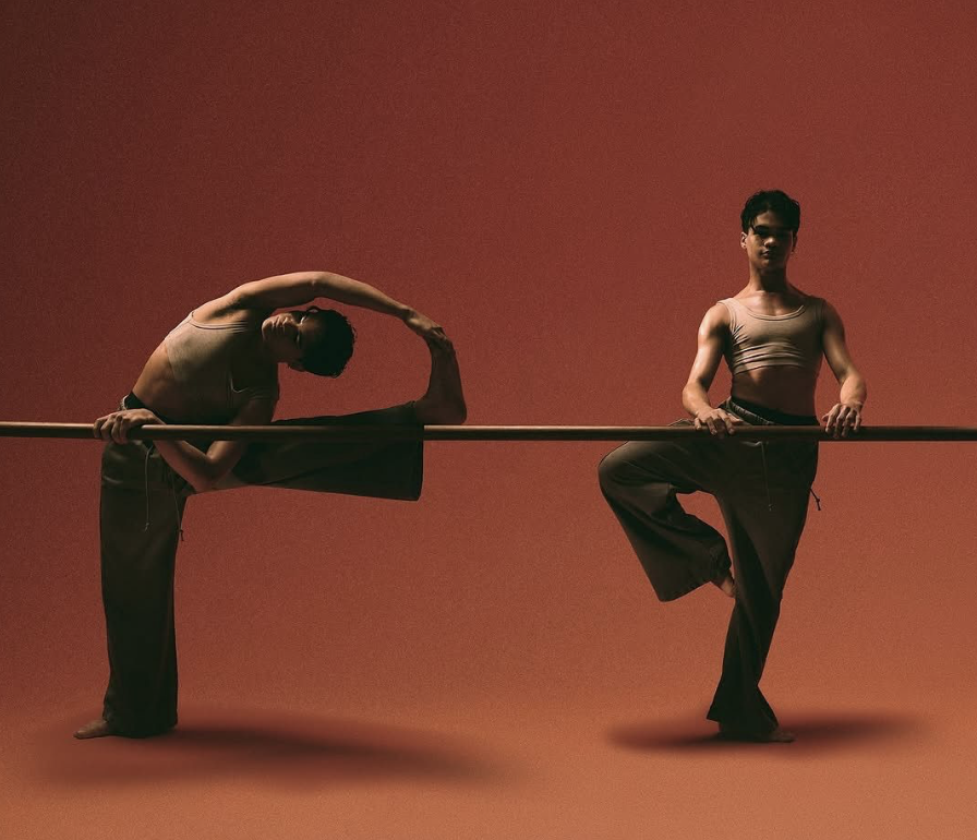 people doing barre pilates