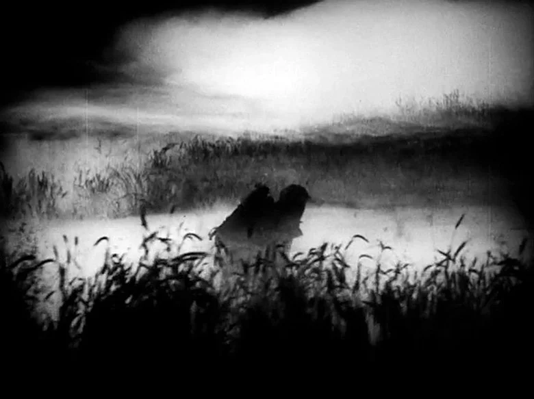 4 Sons, John Ford. In a single take, Joseph, fighting with the US army in World War I, ventures out of the trenches and behind the German lines in response to the cries of a wounded man