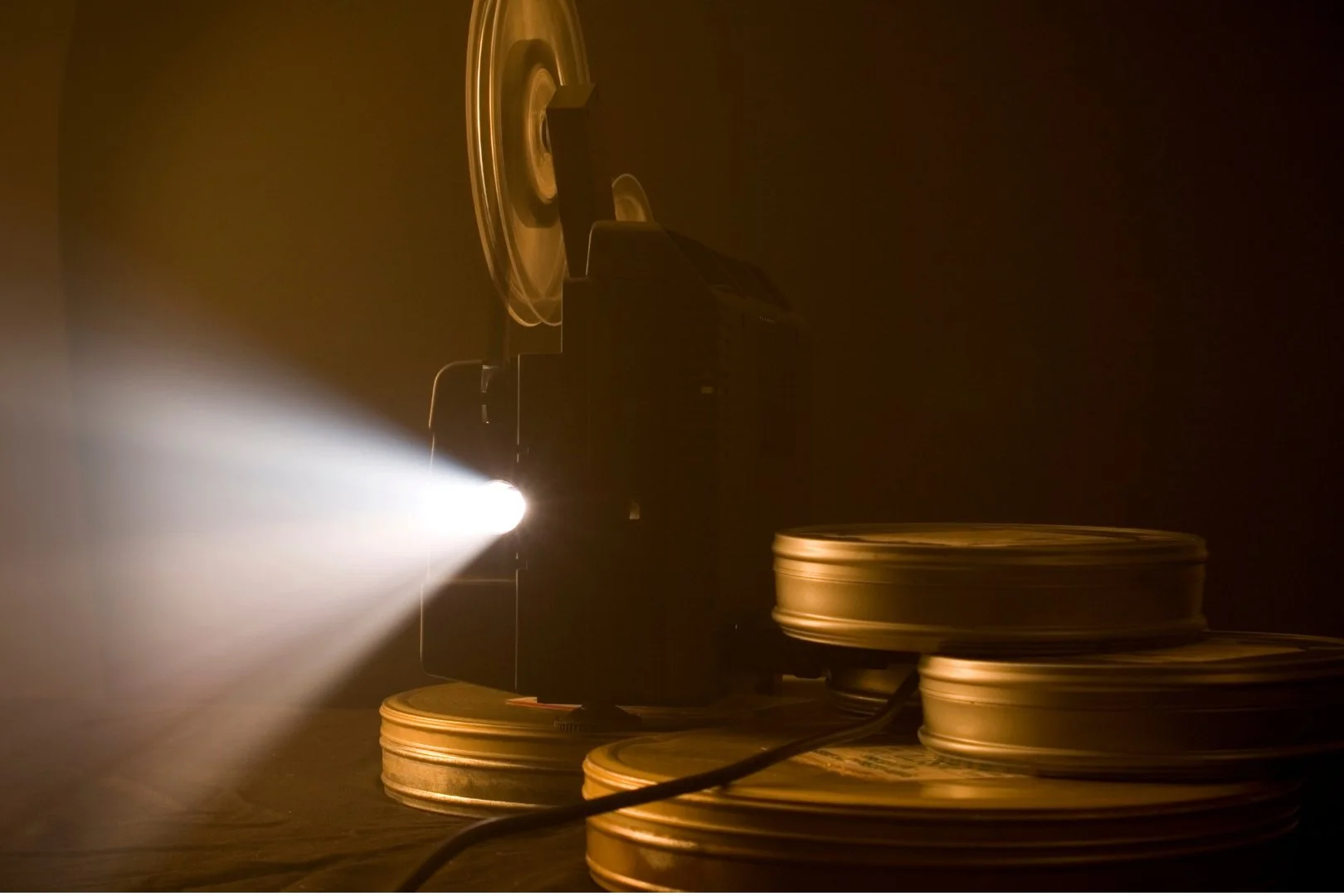 Proyecciones en Psicología Junguiana: Cómo dejar de proyectar y asumir quién eres realmente