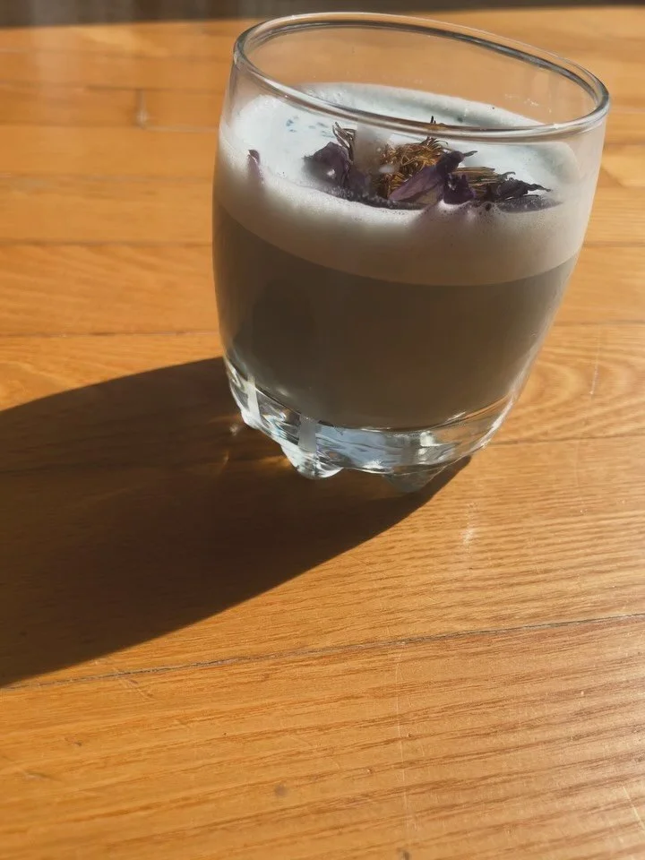 💙 NOUVEAUT&Eacute; / NEW 💙

Nous serons a @festival.expe ainsi que dans quelques endroits &agrave; Sutton avec notre d&eacute;licieuse Lotus Latte et notre Blue Lotus Tea

🌿 Blue Lotus Tea une plante sacr&eacute;e reconnue pour favoriser la d&eacu