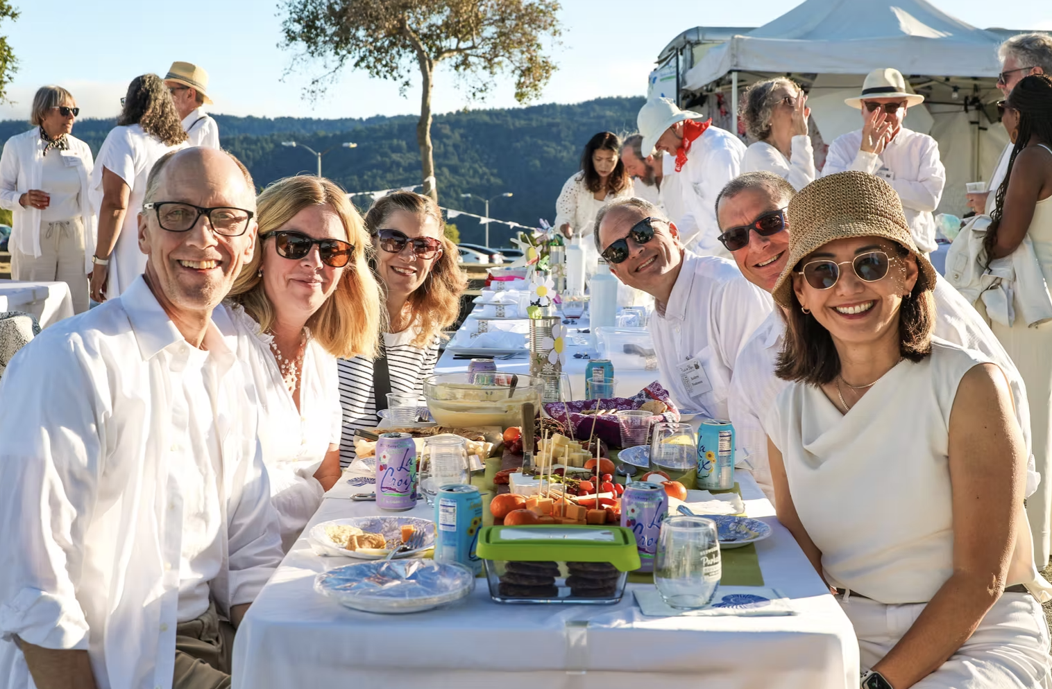 Redwood City Parks and Arts Foundation: Picnic en Blanc