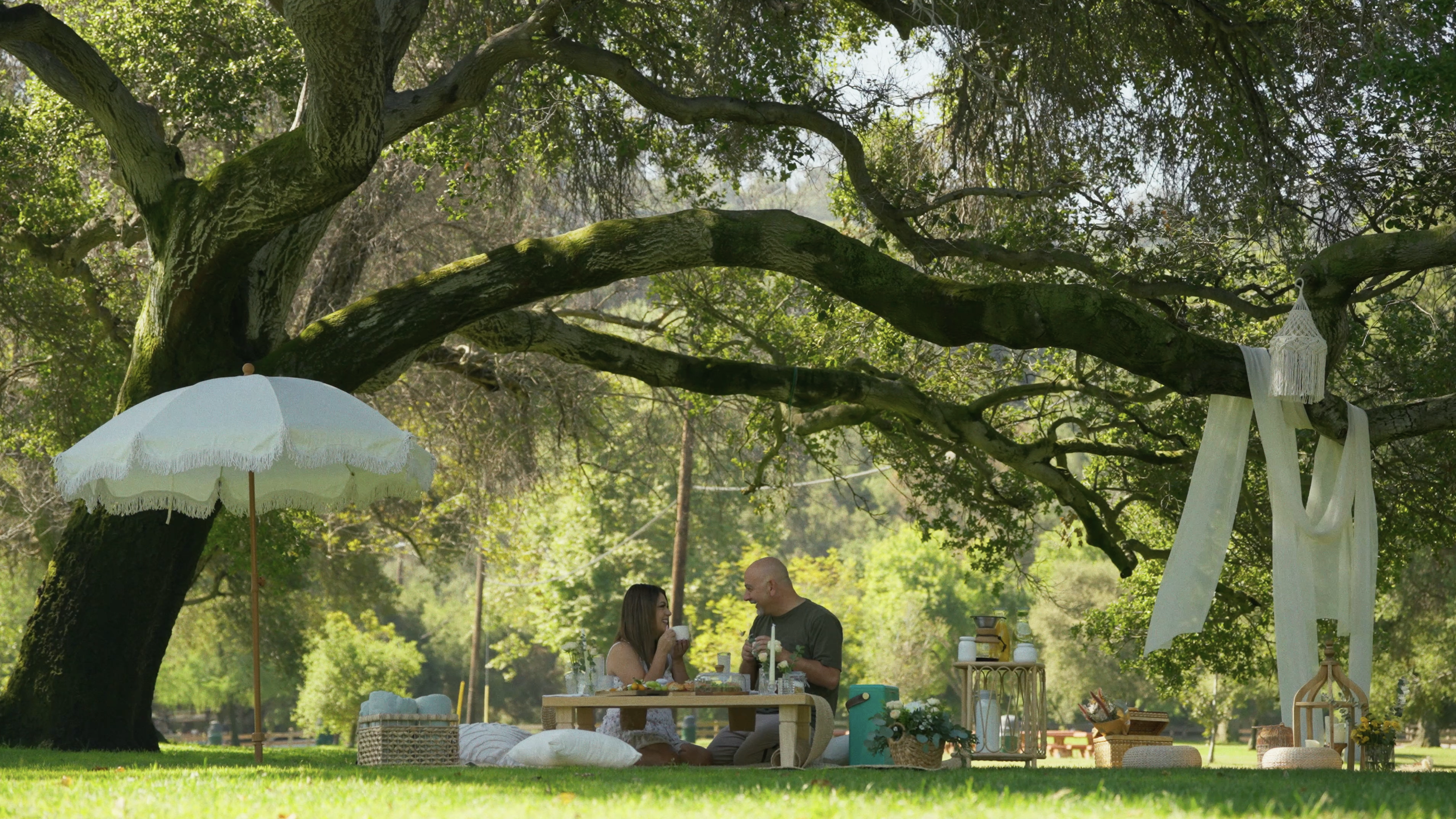 A Mandra Soul picnic set outdoors at golden hour