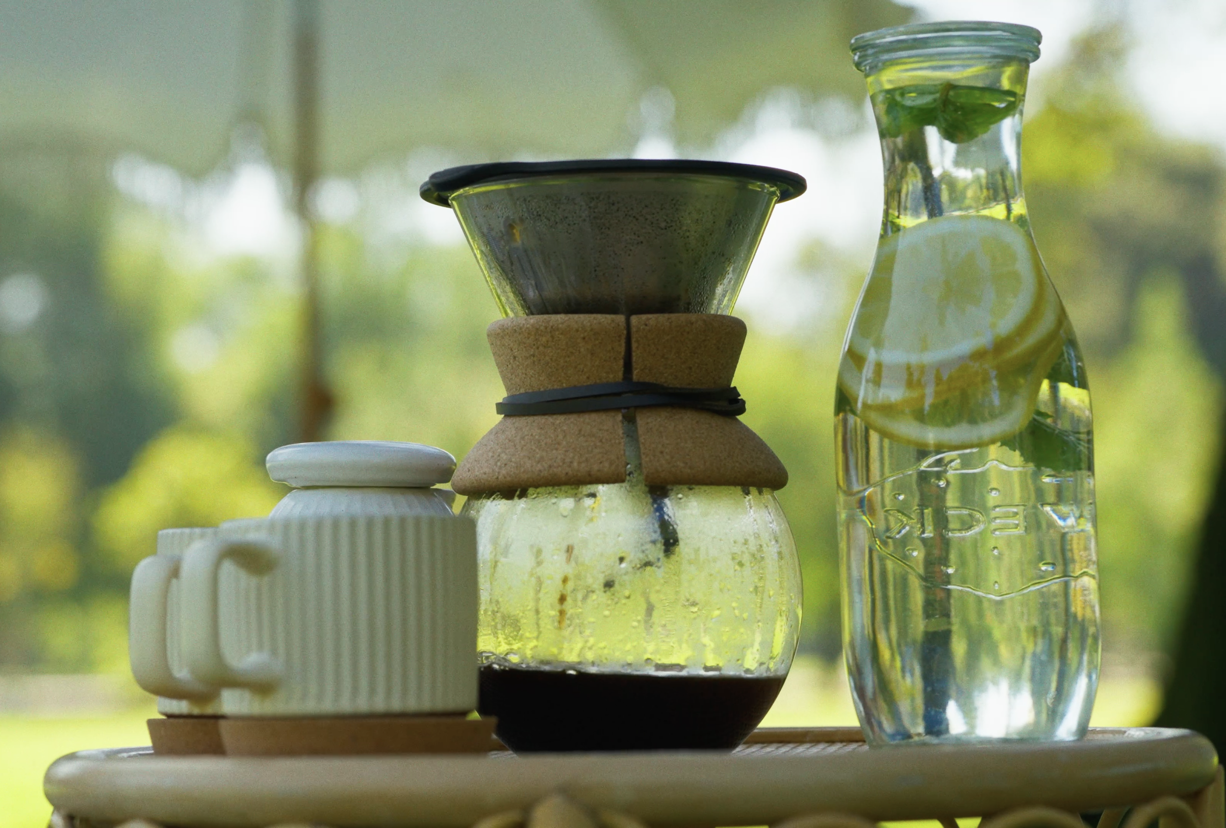 Fresh coffee and drink details styled for a picnic date in Griffith Park — Mandra Soul