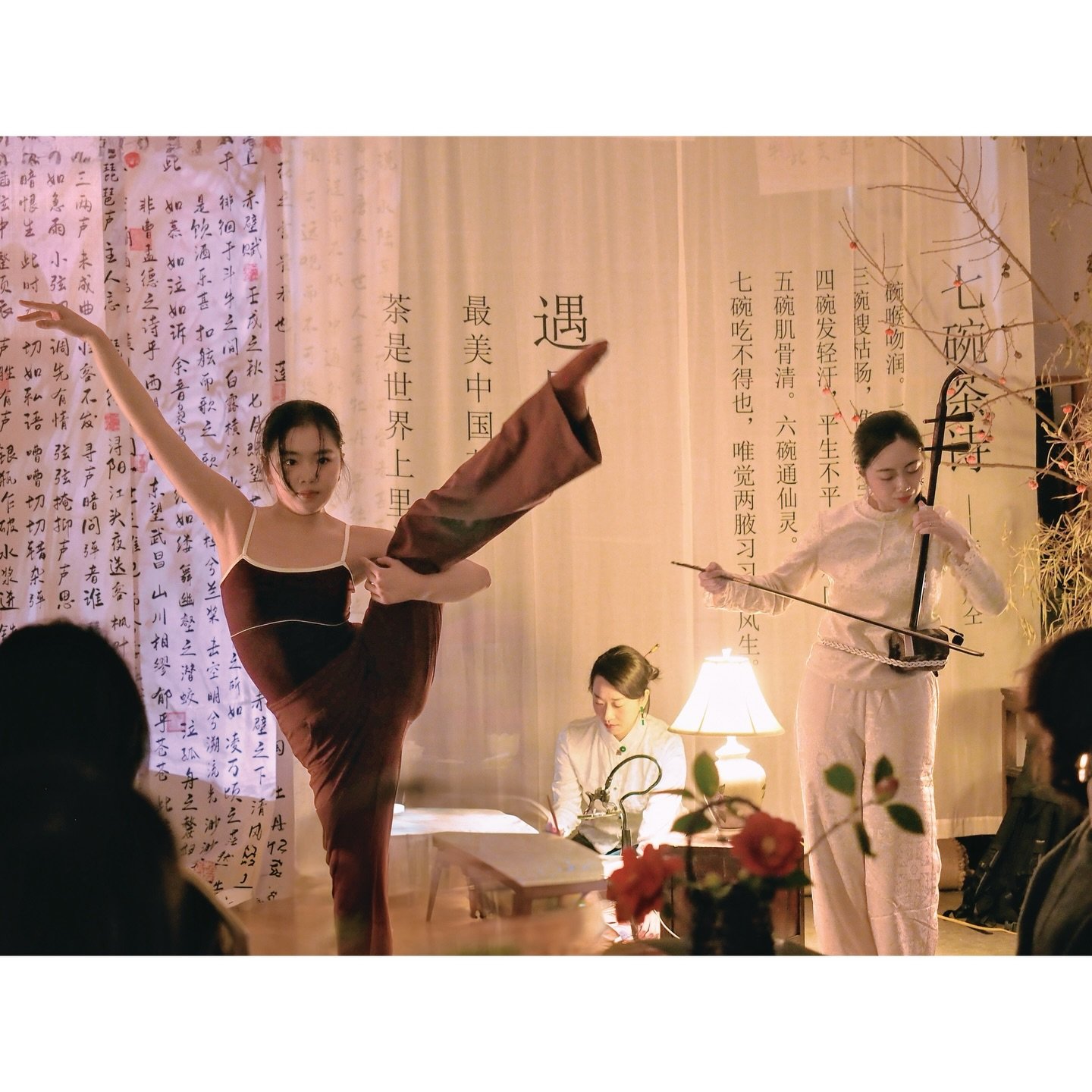 Our first West Coast event in Seattle! 🌊 We celebrated International Women&rsquo;s Day with dance, erhu, visual projection, Qinghong rice wine tasting, and tea. For the occasion, we made a special blend pairing our Qinghong with @teafairy_2019 &lsqu