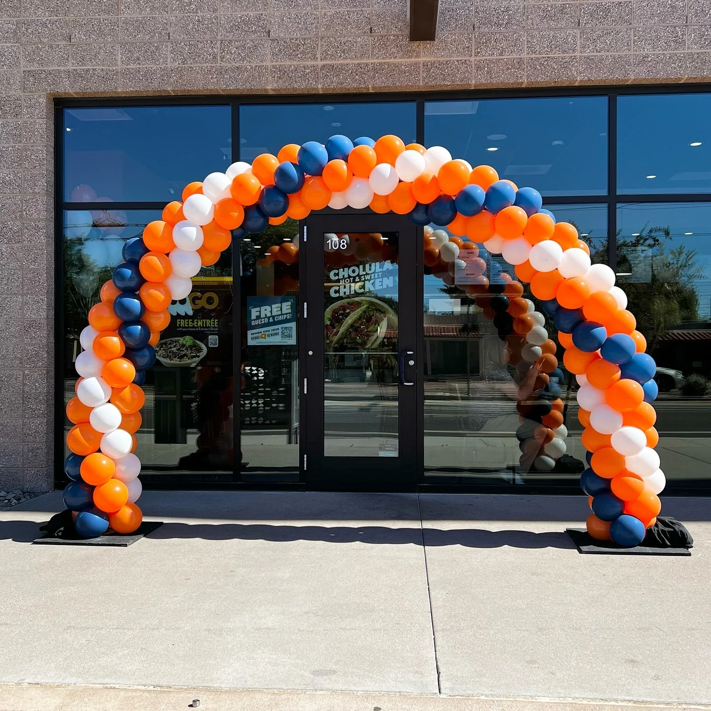 Another Grand Opening for @qdoba! 🧡💙

.

.

.

#corporateballoons #arizonaevents #arizonacorporateballoons #balloongarlands  #phoenixballoons 
#arizonaballoondecorator #arizonaballoons #arizonaballoons #balloonsetup