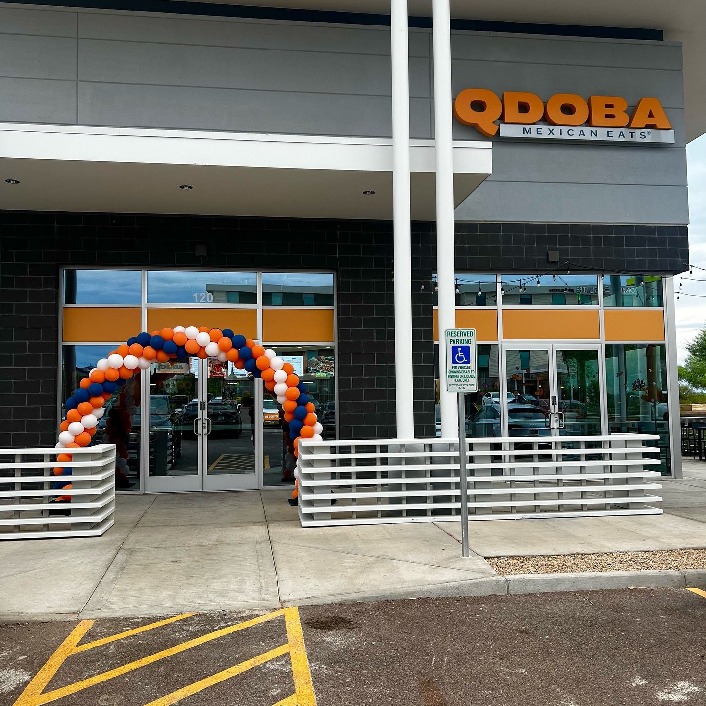 Qdoba in North Scottsdale is now OPEN! 🌮🌯

#corporateballoons #arizonaevents #arizonacorporateballoons #balloongarlands  #phoenixballoons 
#arizonaballoondecorator #arizonaballoons #arizonaballoons #balloonsetup