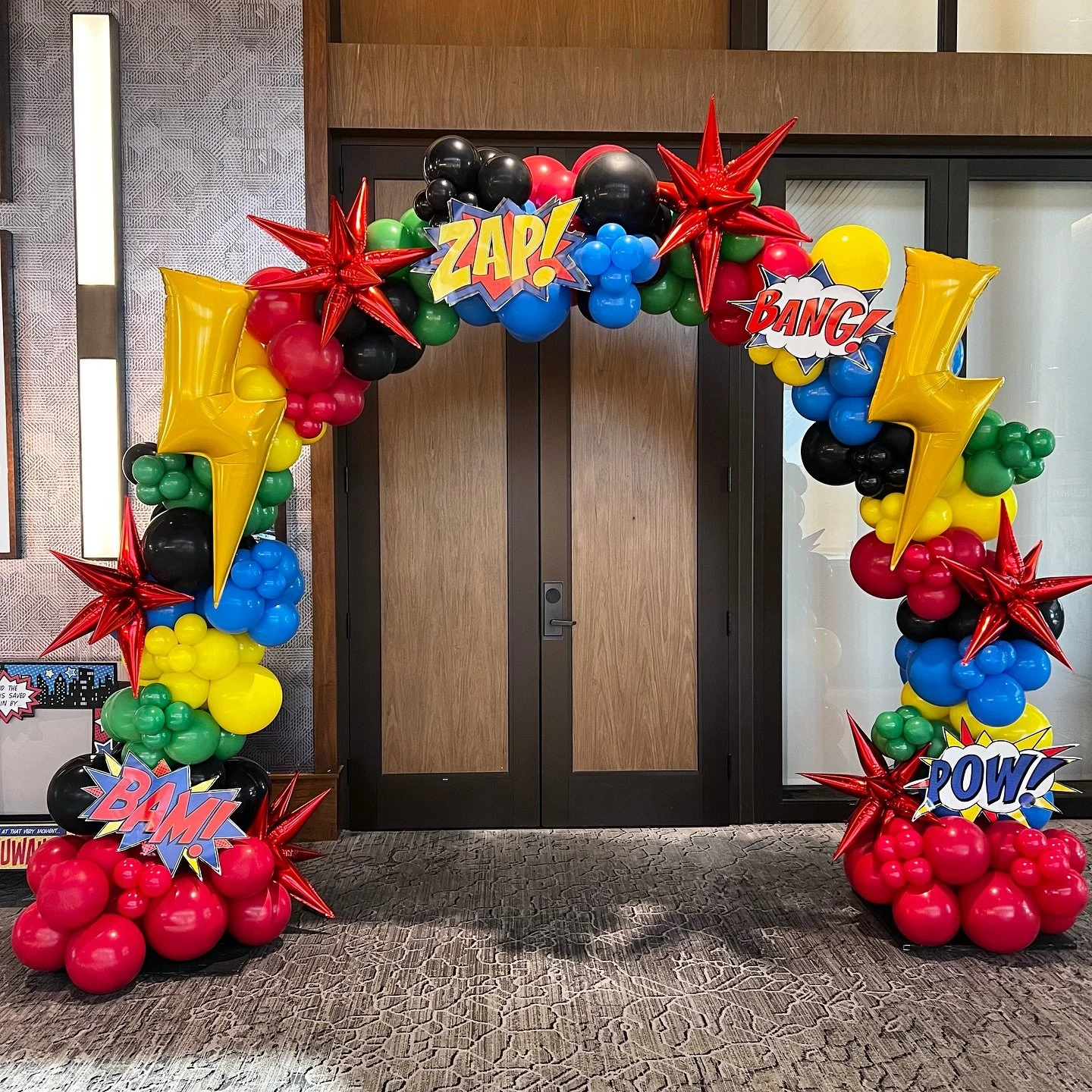 💥When you need a fun entrance to your superhero themed corporate party&hellip; call me! 🦸🏼⚡️

#corporateevents #corporateballoondecor #corporateballoons #phoenixballoons 
#arizonaballoondecorator #arizonaballoons #arizonaballoons #balloonsetup