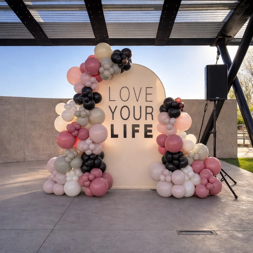 Love Your Life 🤎🤍 @lifetime.paradisevalleyaz 

.

.

.
#arizonaballoons #arizonaballoondecor #arizonaballoondecorator #corporateballoons