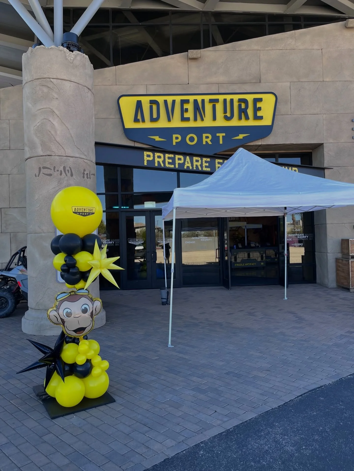 Celebrated Adventure Port&rsquo;s one year anniversary with 8 columns! @cornerstoneonline 
.

.

.
#arizonaballoons #arizonaballoondecor