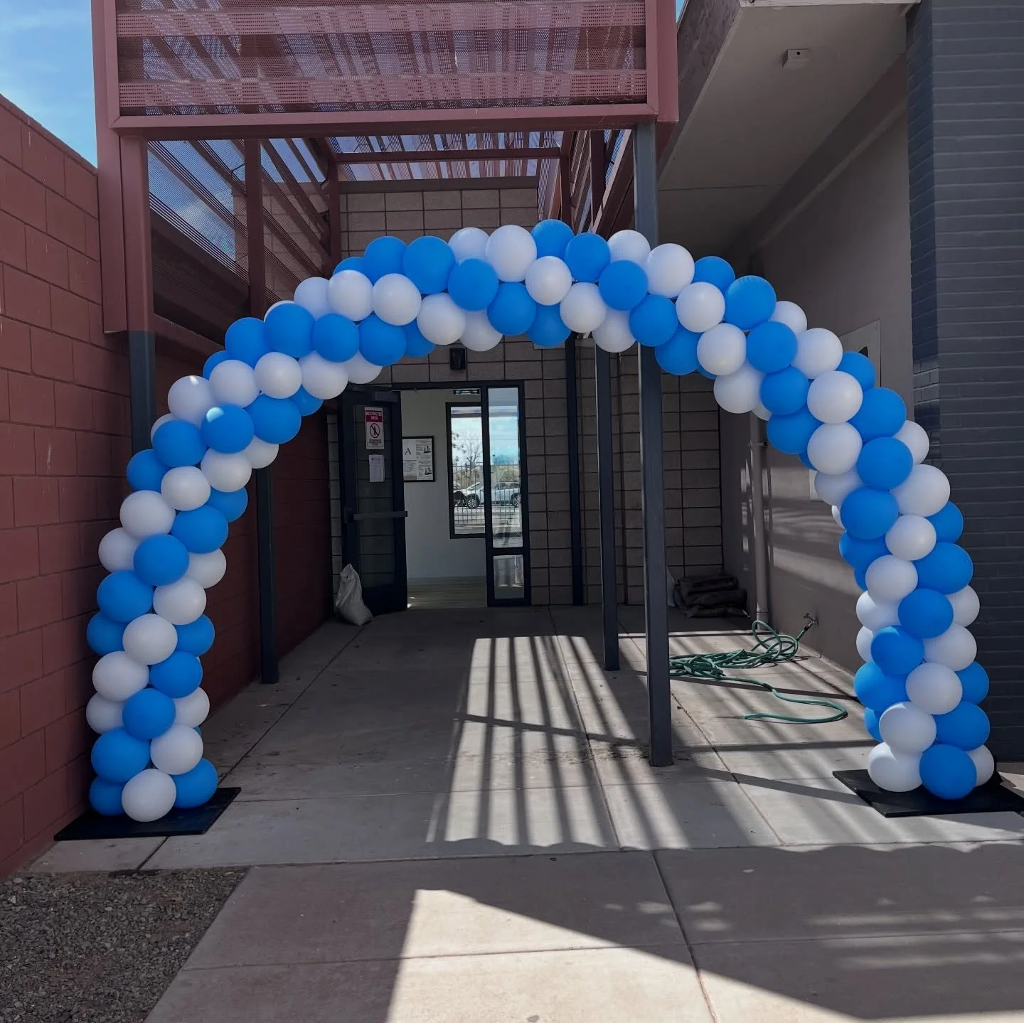 Always a lovely day when I get to do a spiral arch! 

AT&amp;T &amp; Compudopt partnered to give away computers at the Boys &amp; Girls Club and I was so happy to be a part of it! 

.

.

AZBalloonDecor ArizonaBalloonArtist ArizonaBalloons