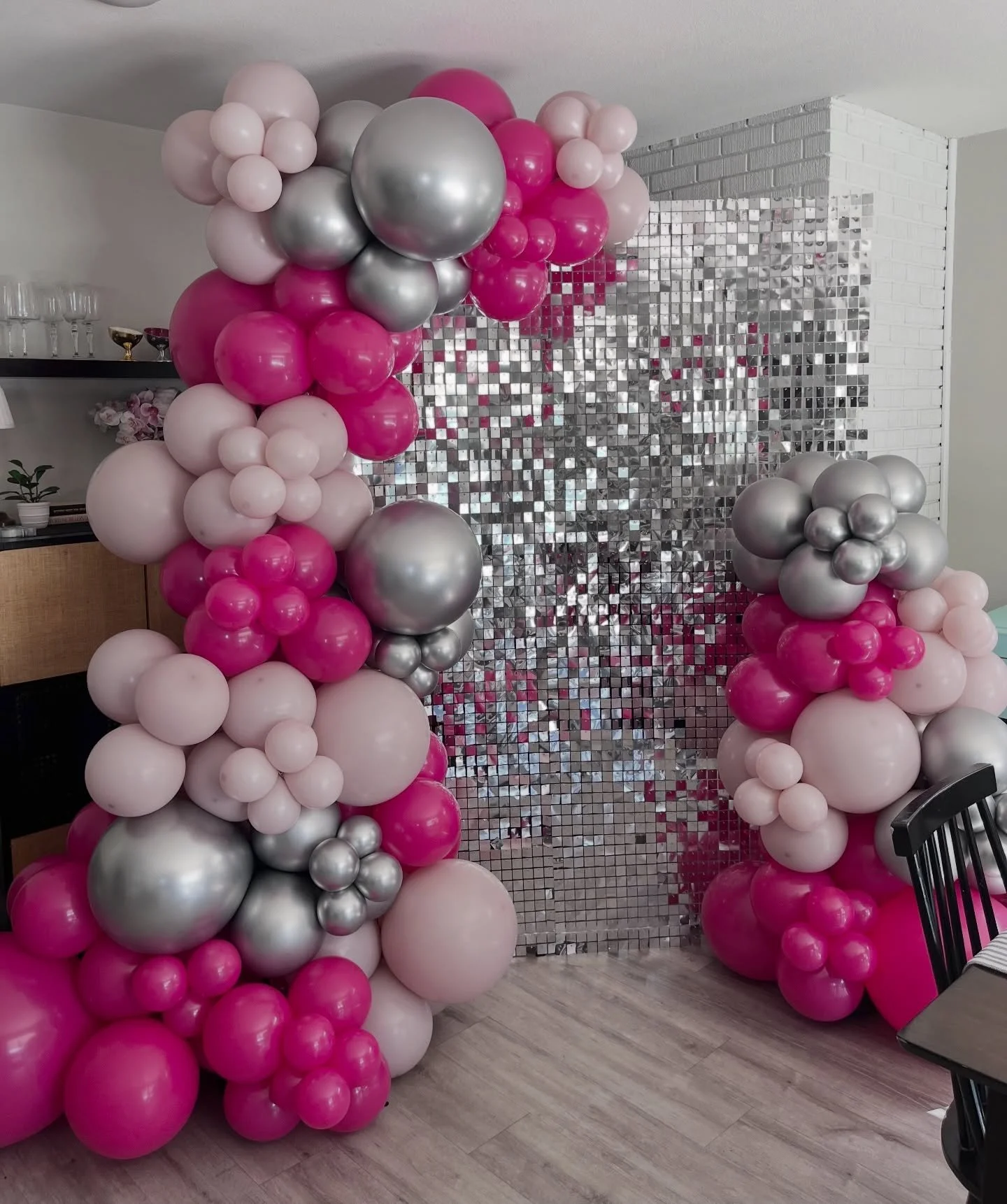 21 &amp; GLAMOROUS 🥂✨

.

.

AZBalloonDecor ArizonaBalloonArtist ArizonaBalloons