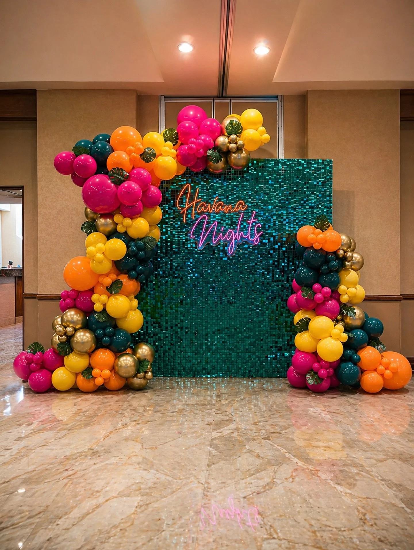 Havana Nights 🌴🍍🌺

This shimmer wall was only 1/4 of the decor for this tropical themed corporate event! 🏝️🍹

.

.

AZBalloonDecor ArizonaBalloonArtist ArizonaBalloons