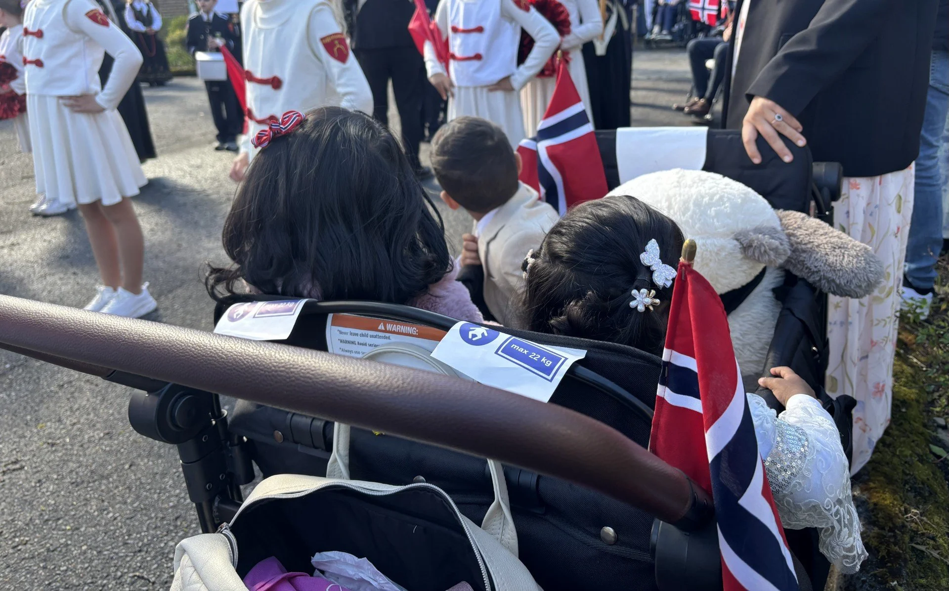I mai feiret vi nasjonaldagen med stor glede! Vi gikk sammen i lokaltog for barnehagene i nærområdet 🎉