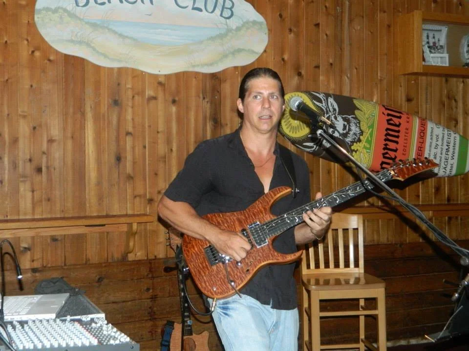 Jeff Lakata (Inside Lounge)