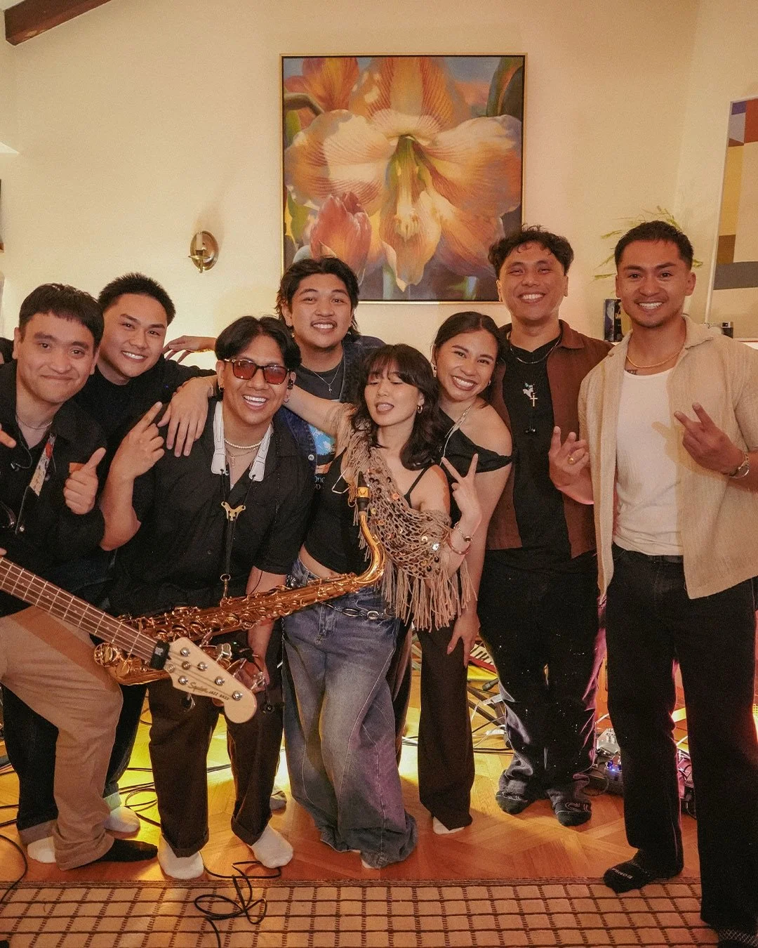 had the best time performing @homegirlhannah_&rsquo;s home. some moments from that special night! 🧡✨

#theband #coverband #liveband #sanfrancisco #musicians