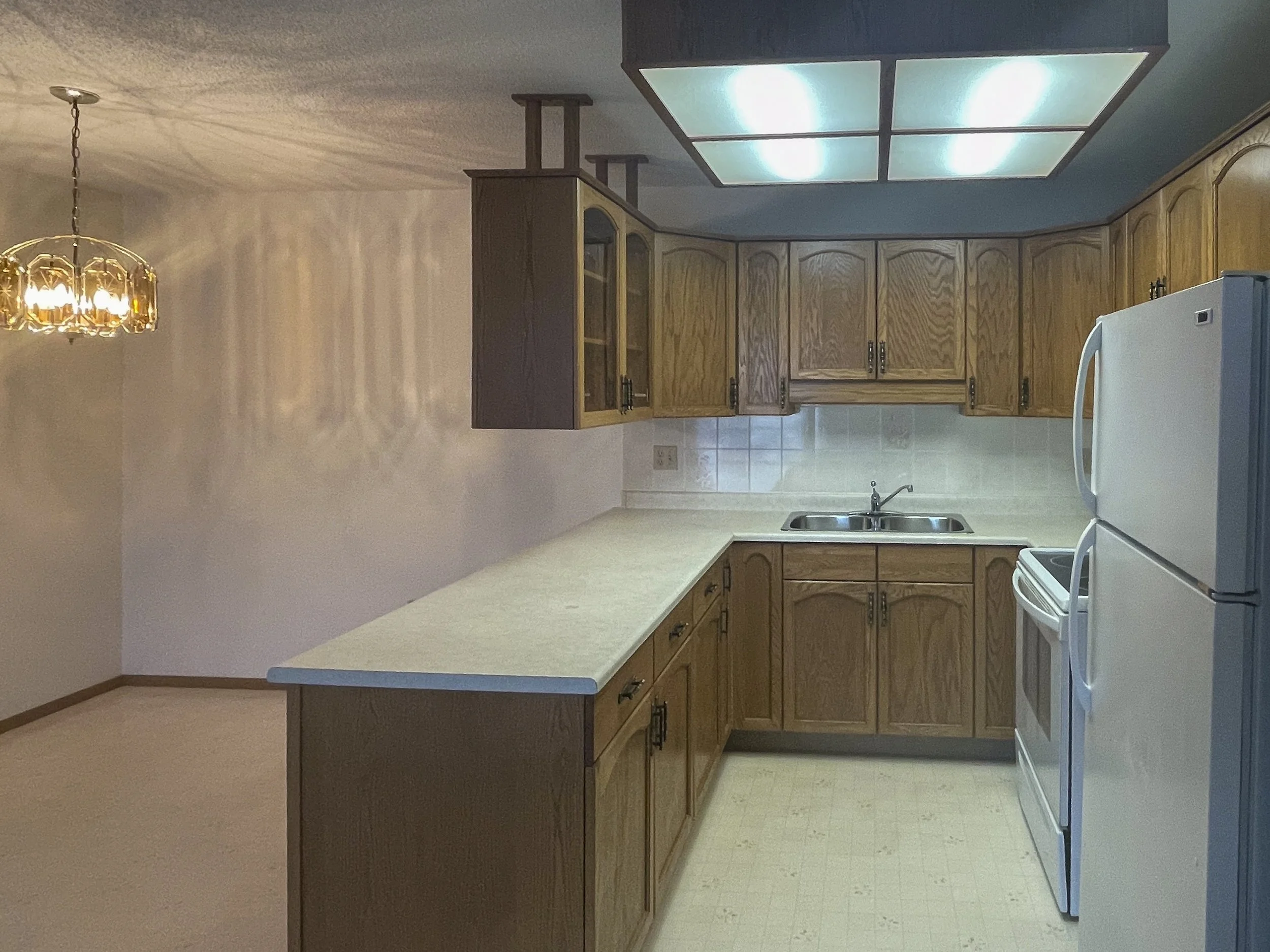 Kitchen wide angle .jpg