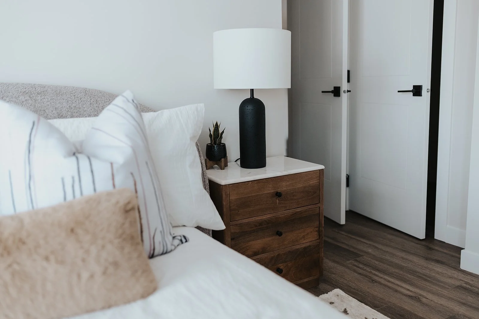 Calgary-Rentals-Rohit-Rental-Living-144.jpg
