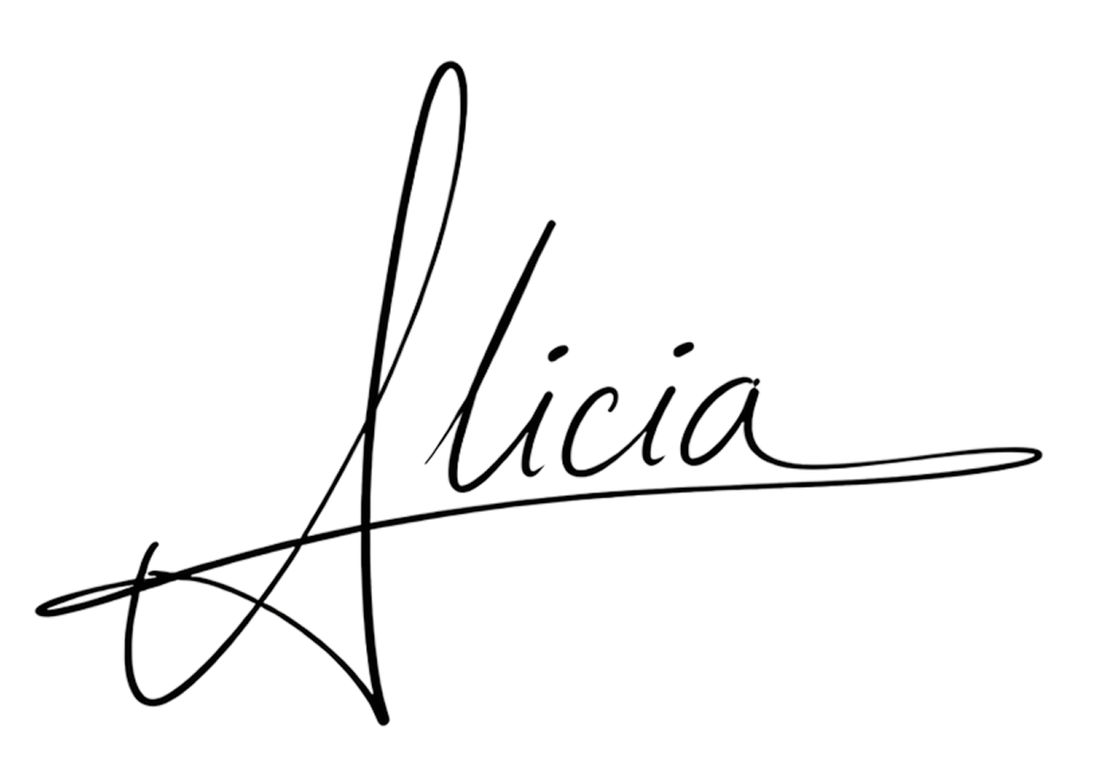 Firma manuscrita con el nombre 'Licia' en letra cursiva negra.