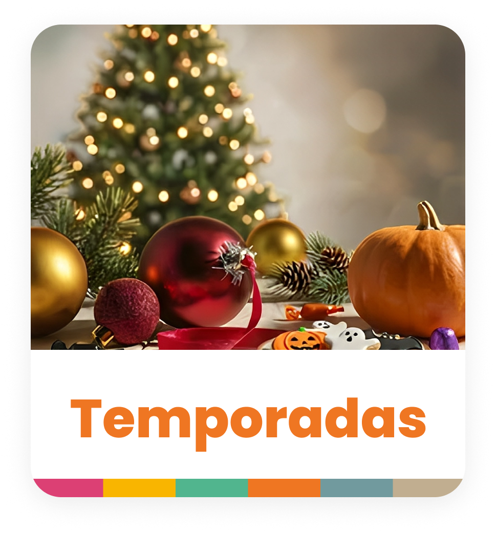 Decoraciones navideñas con calabaza y árbol de Navidad con luces.