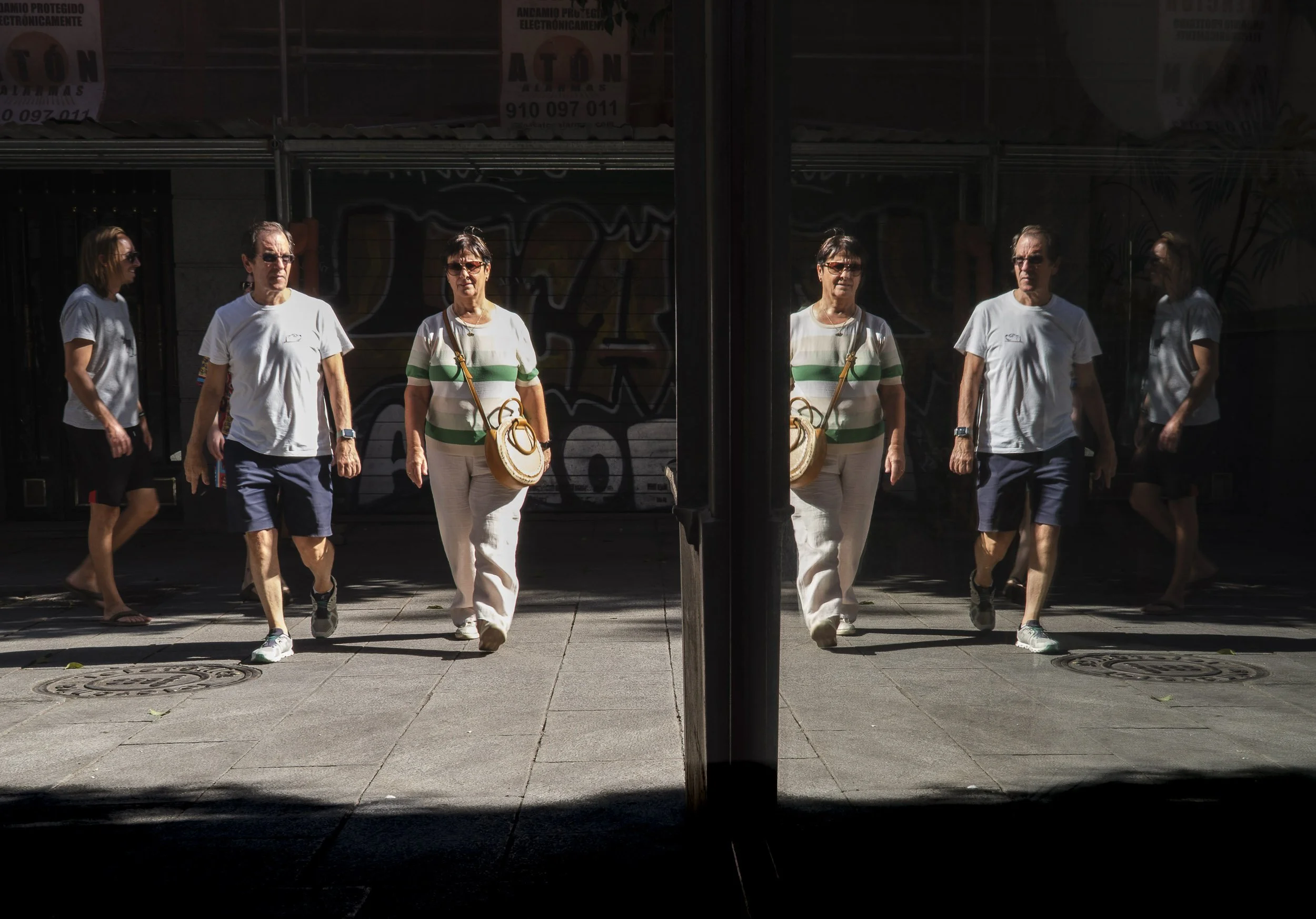 Reflejos en una calle de Madrid