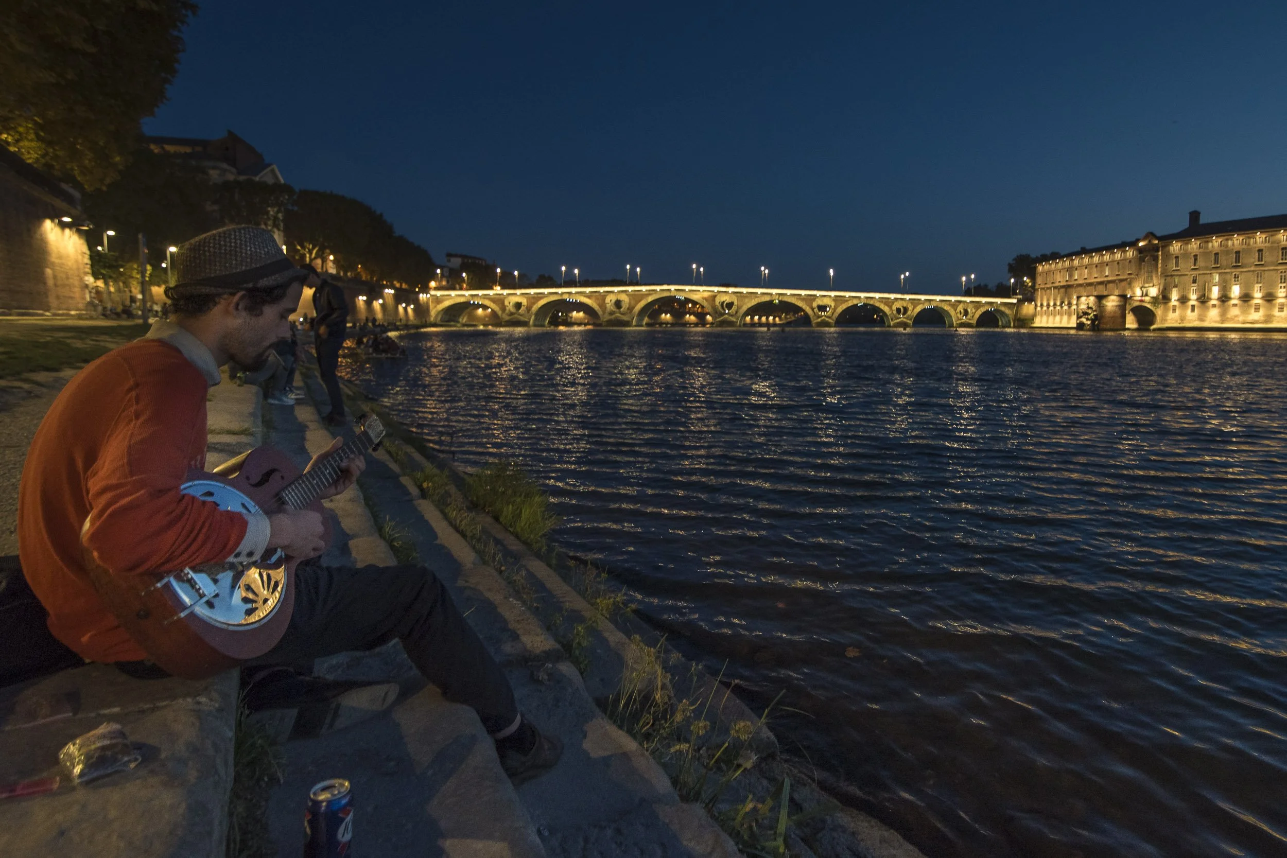 El río Garona a su paso por el centro de Toulouse