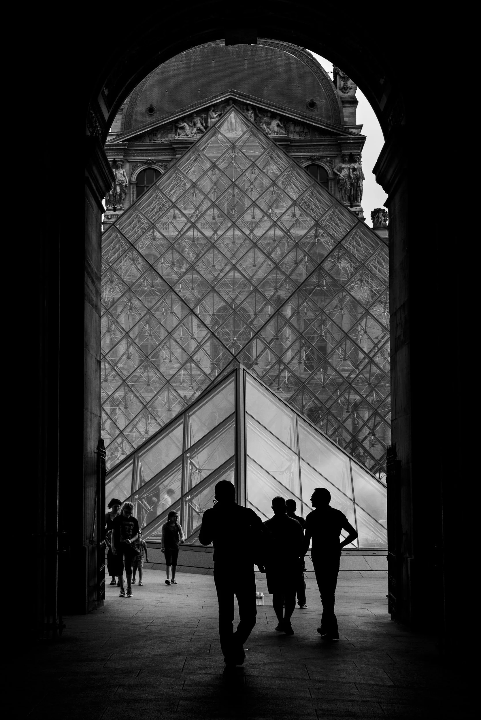 La pirámide del Louvre.
