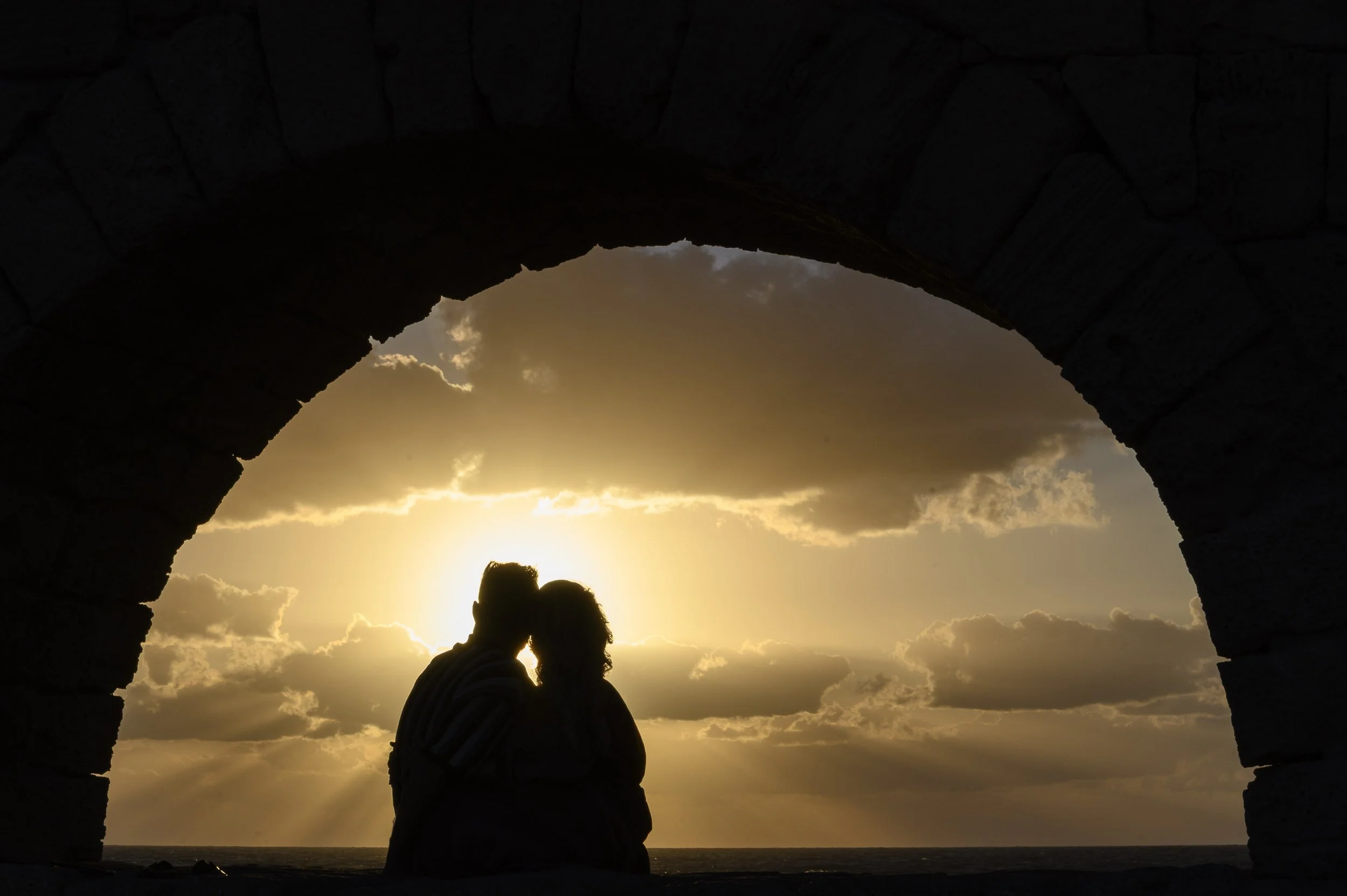 Viendo la puesta de sol desde un acueducto romano, Cesarea