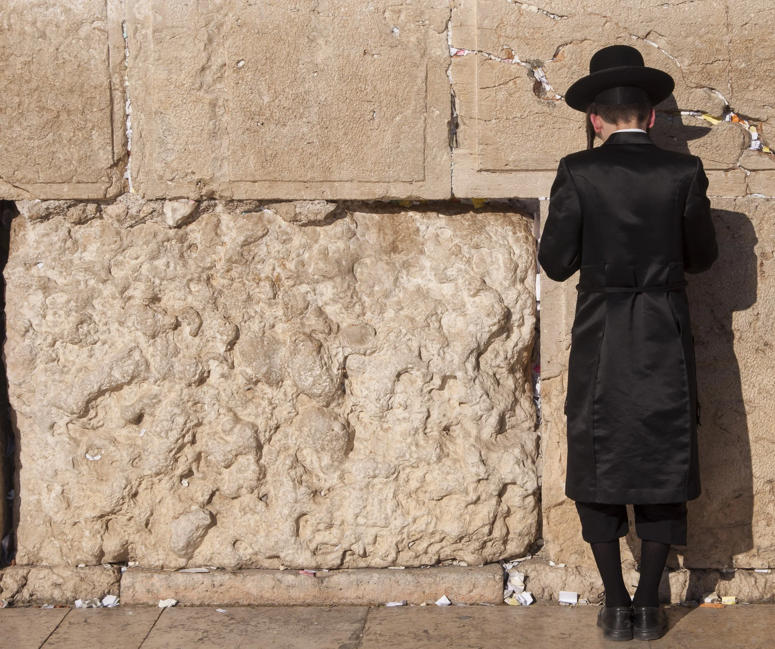 Rezando en el Muro de las Lamentaciones