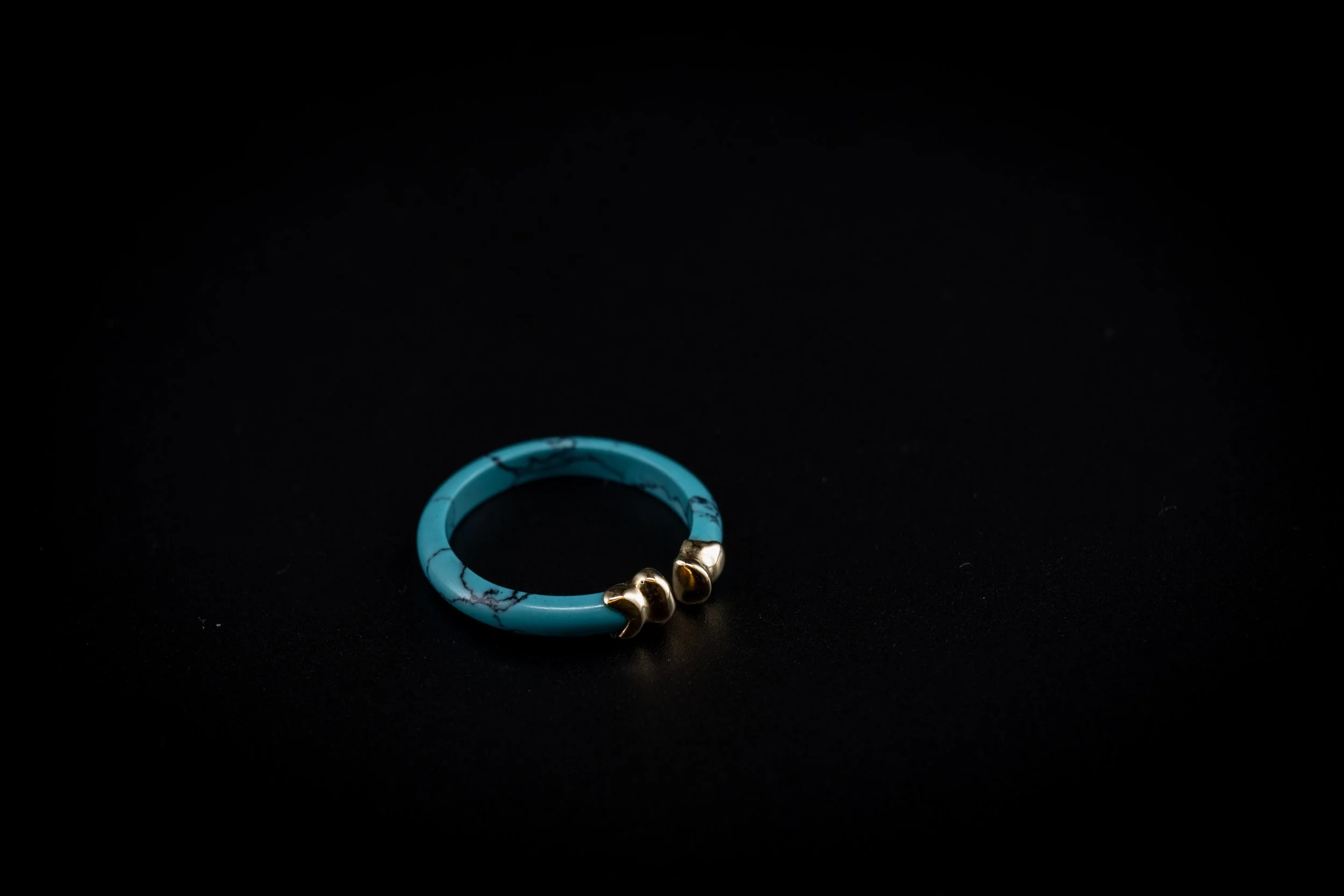 Türkiz gyűrű 14 karátos arany kupakkal