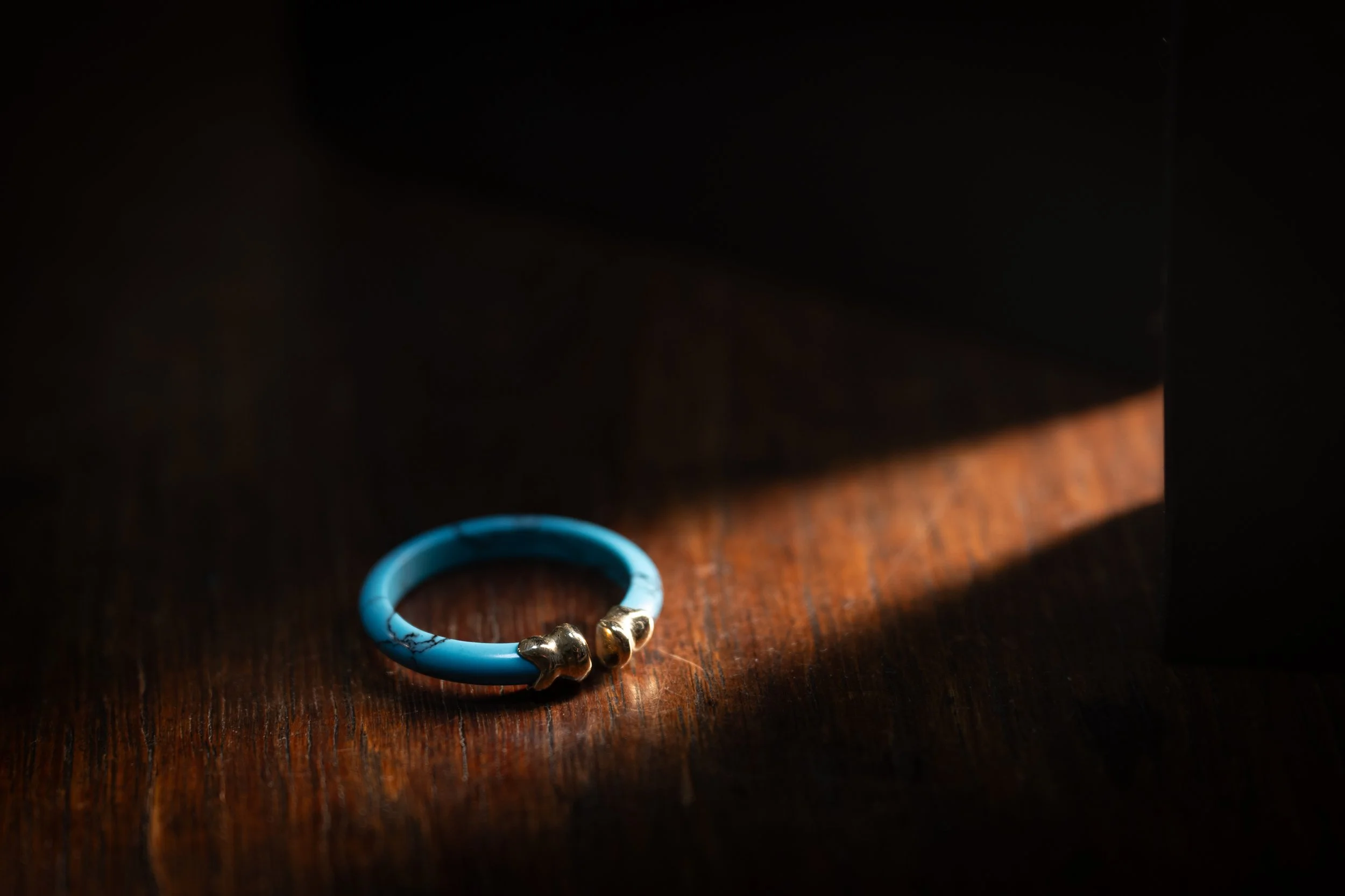 Türkiz gyűrű 14 k-os arany kupakkal