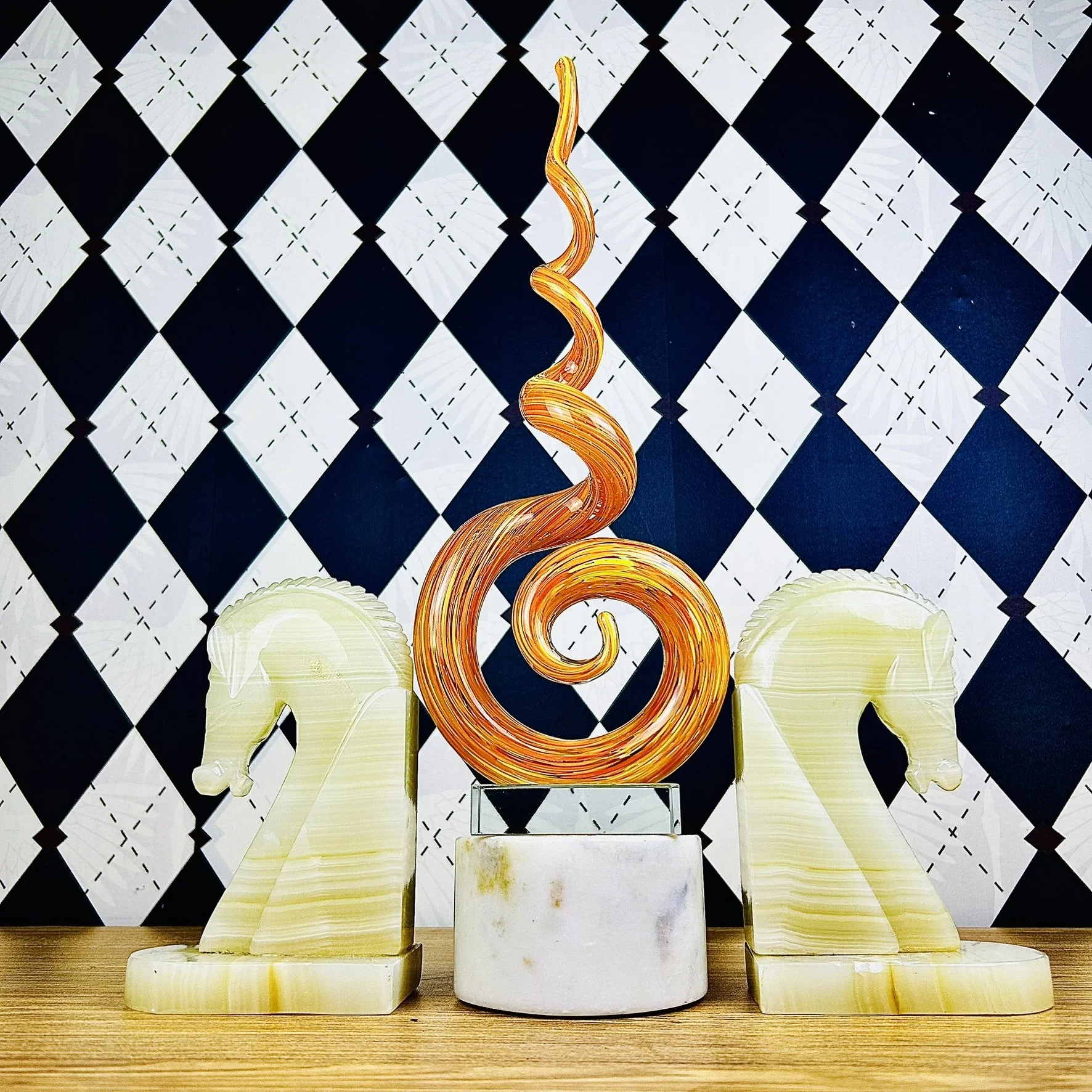 The Art of Mixing Vintage and Elegant Modern