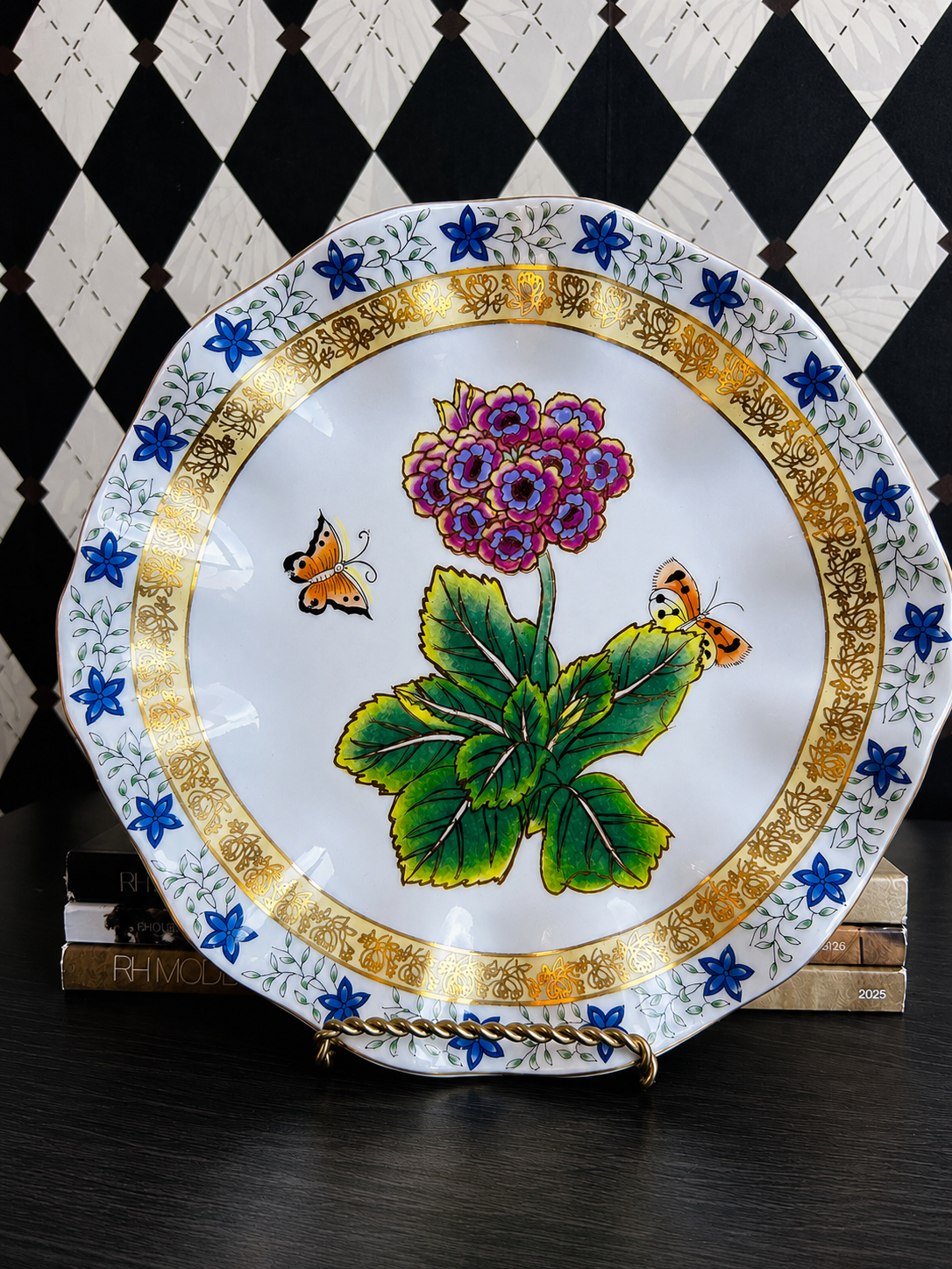 Vintage Chinese Porcelain Hydrangea Butterfly Plate 10.5 Inch