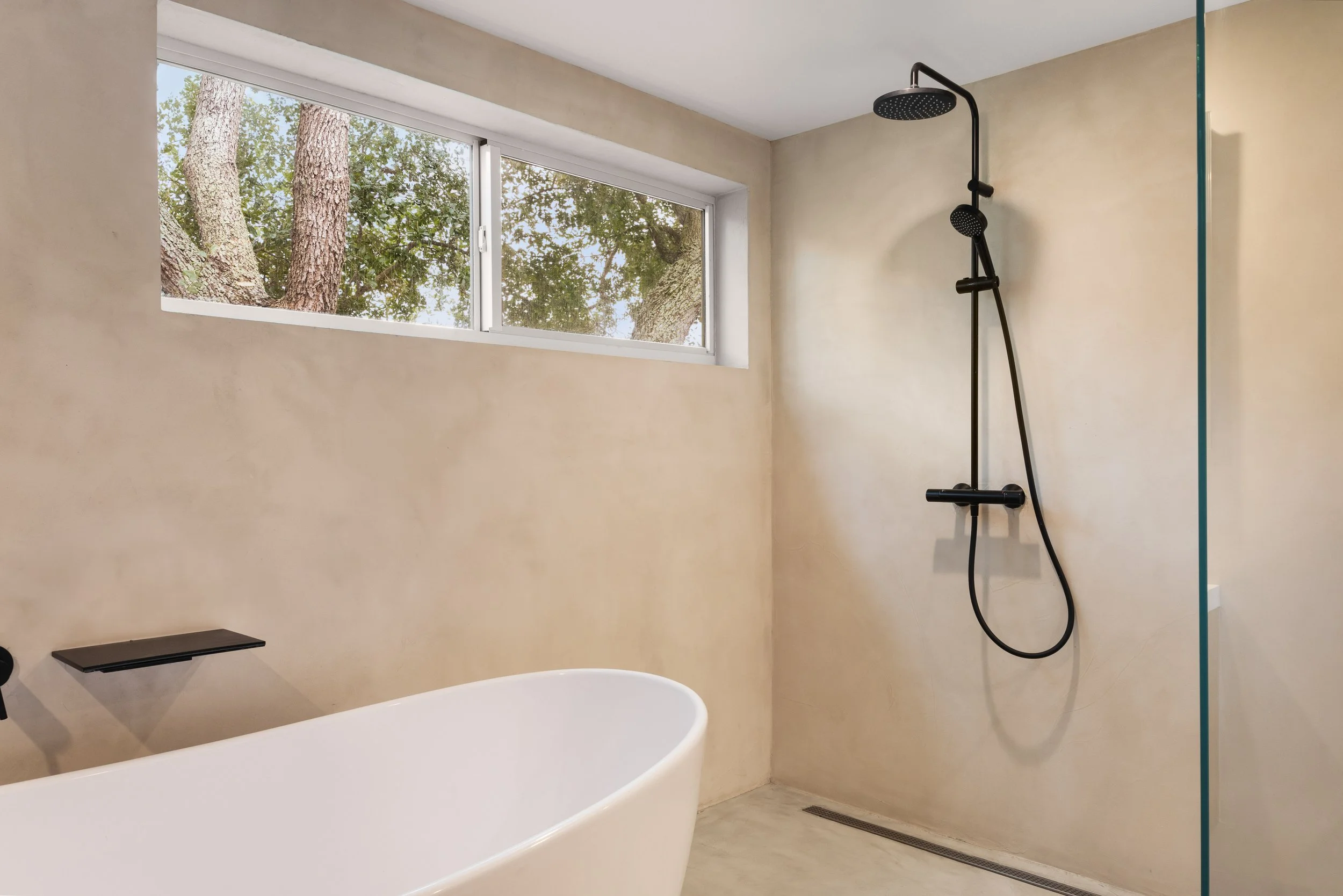 Modern primary bathroom with micro-cement textured walls - Modernized Brutalist Architecture - Coconut Grove - CURATED. Studio