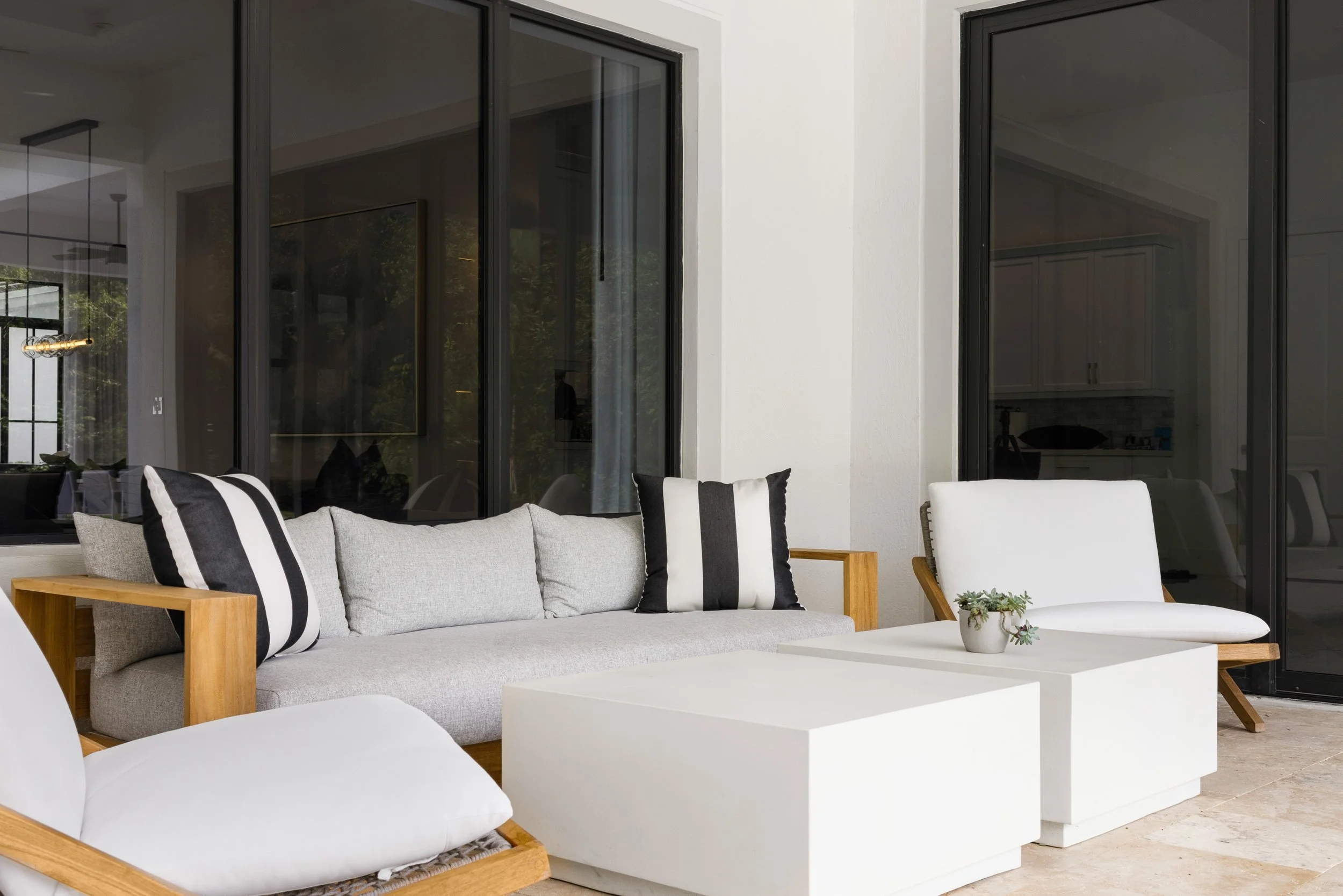 Outdoor living space - Modern Family Estate - Pinecrest - CURATED. Studio